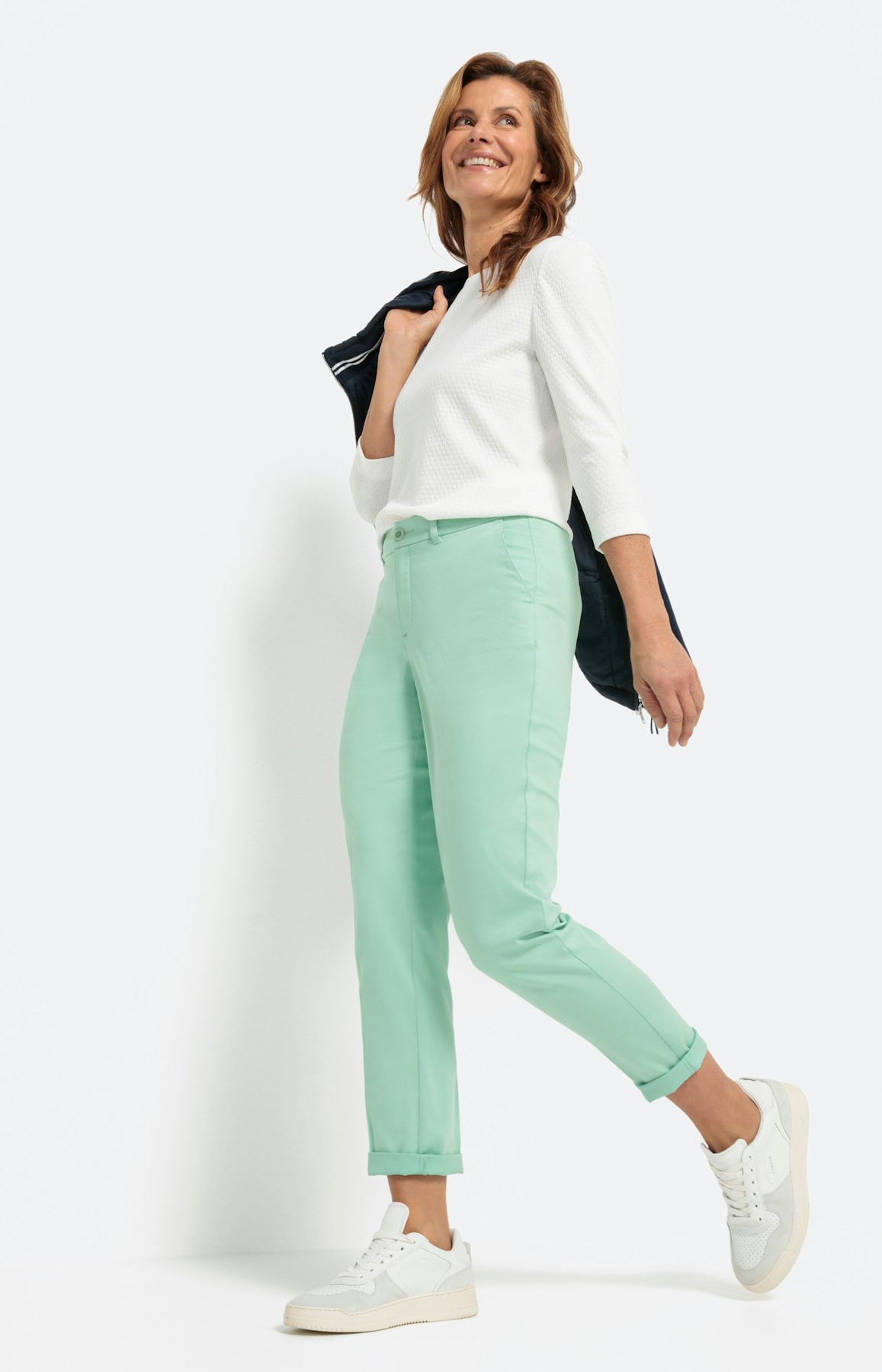 Chino met persplooien