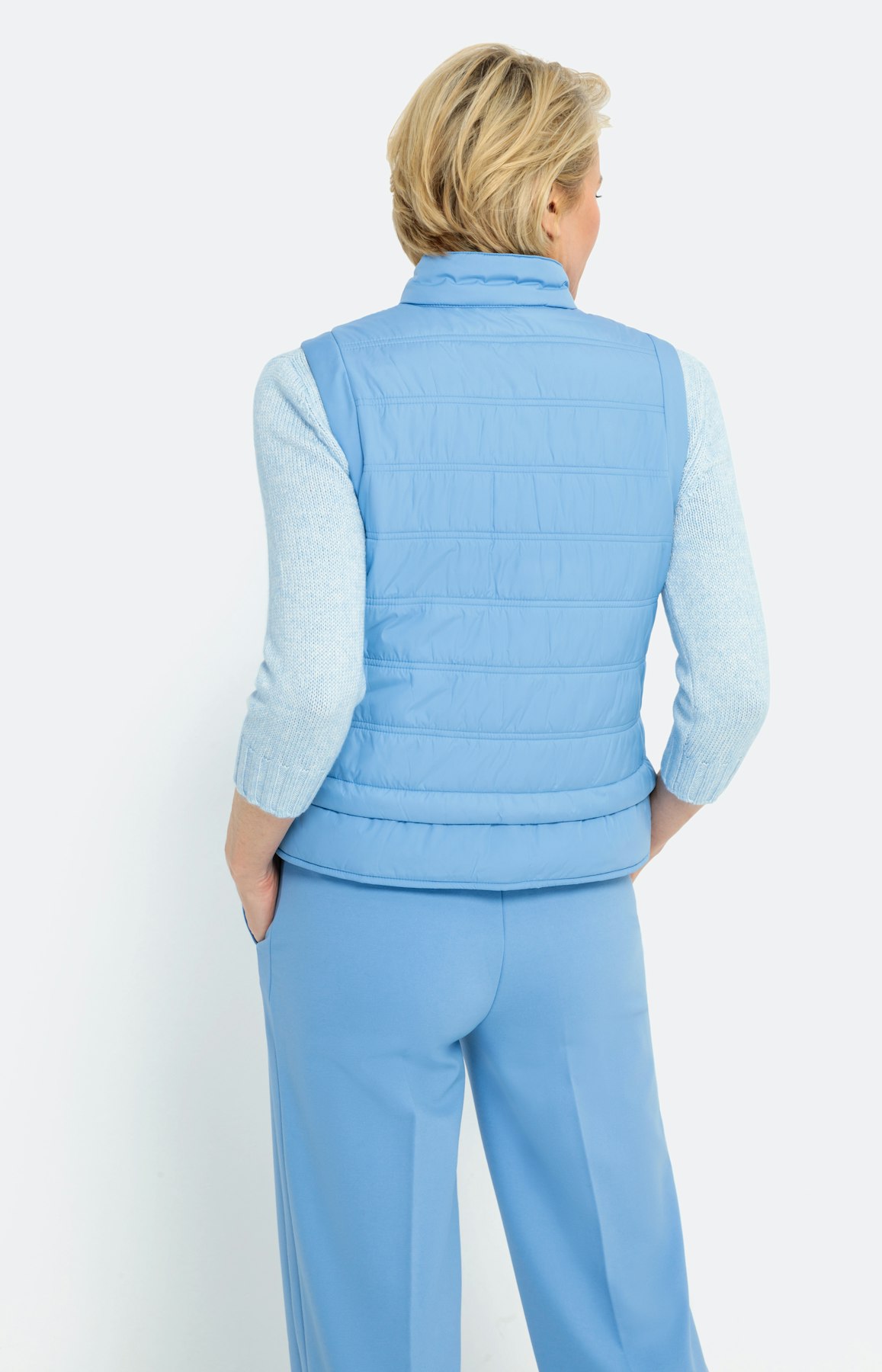 Moderne bodywarmer met opstaande kraag