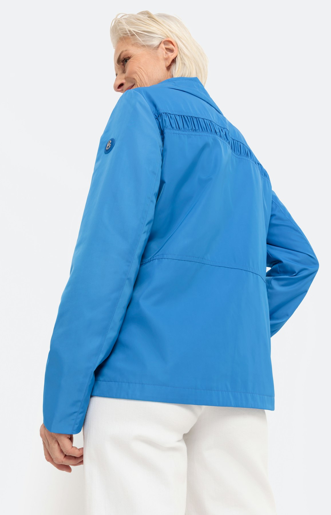 Zomerjack met een hoge kraag