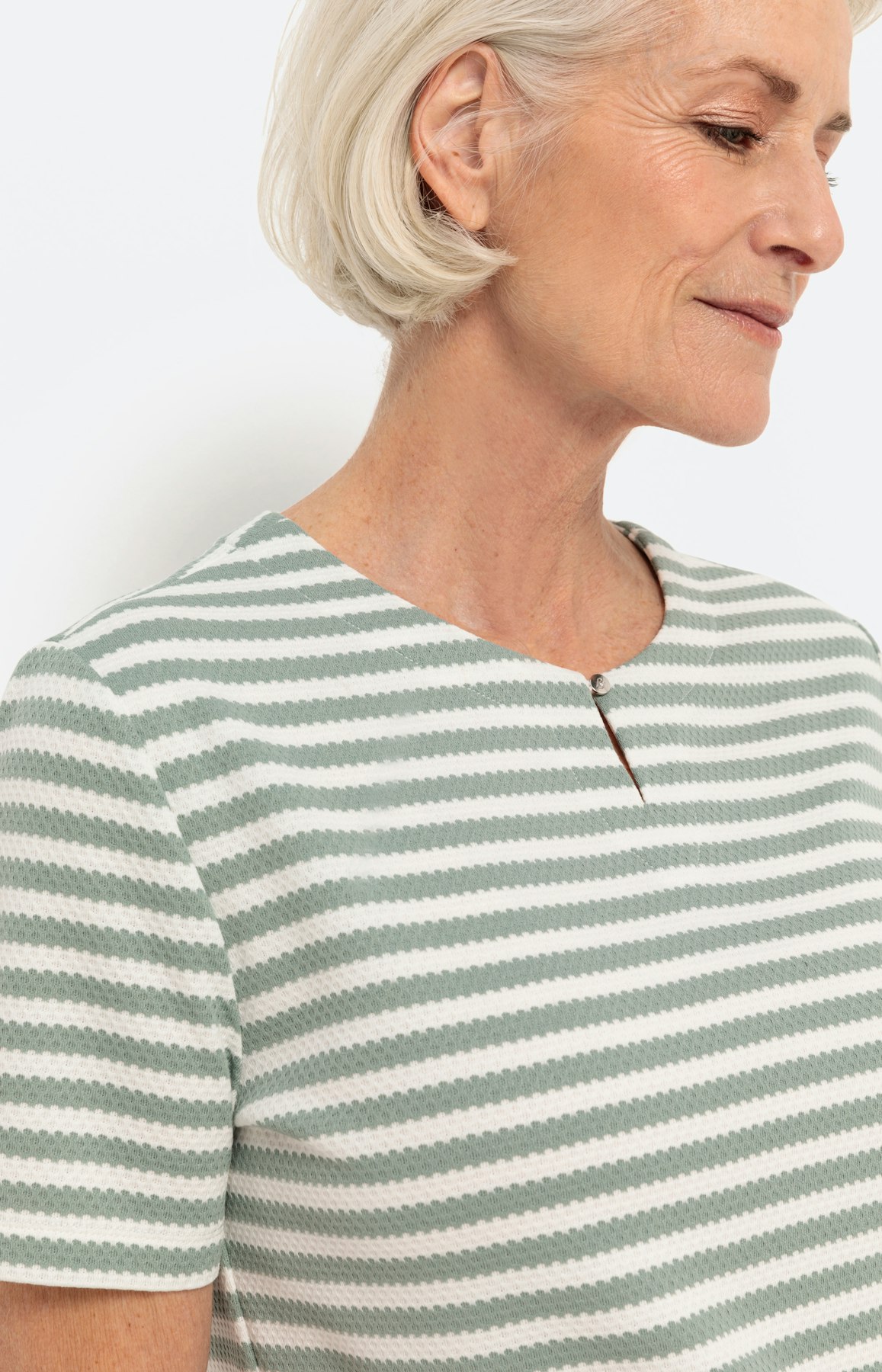 Kurzärmliges Shirt mit Streifenmuster