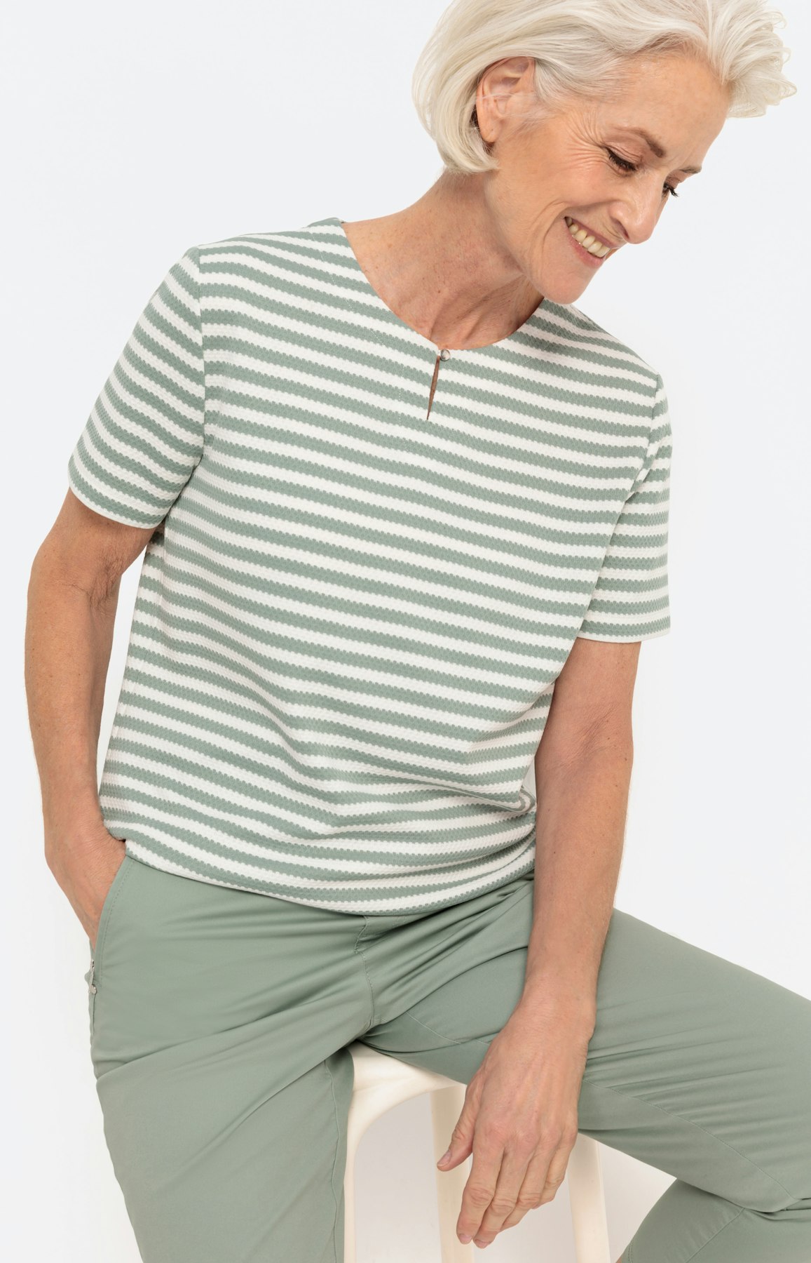 Kurzärmliges Shirt mit Streifenmuster