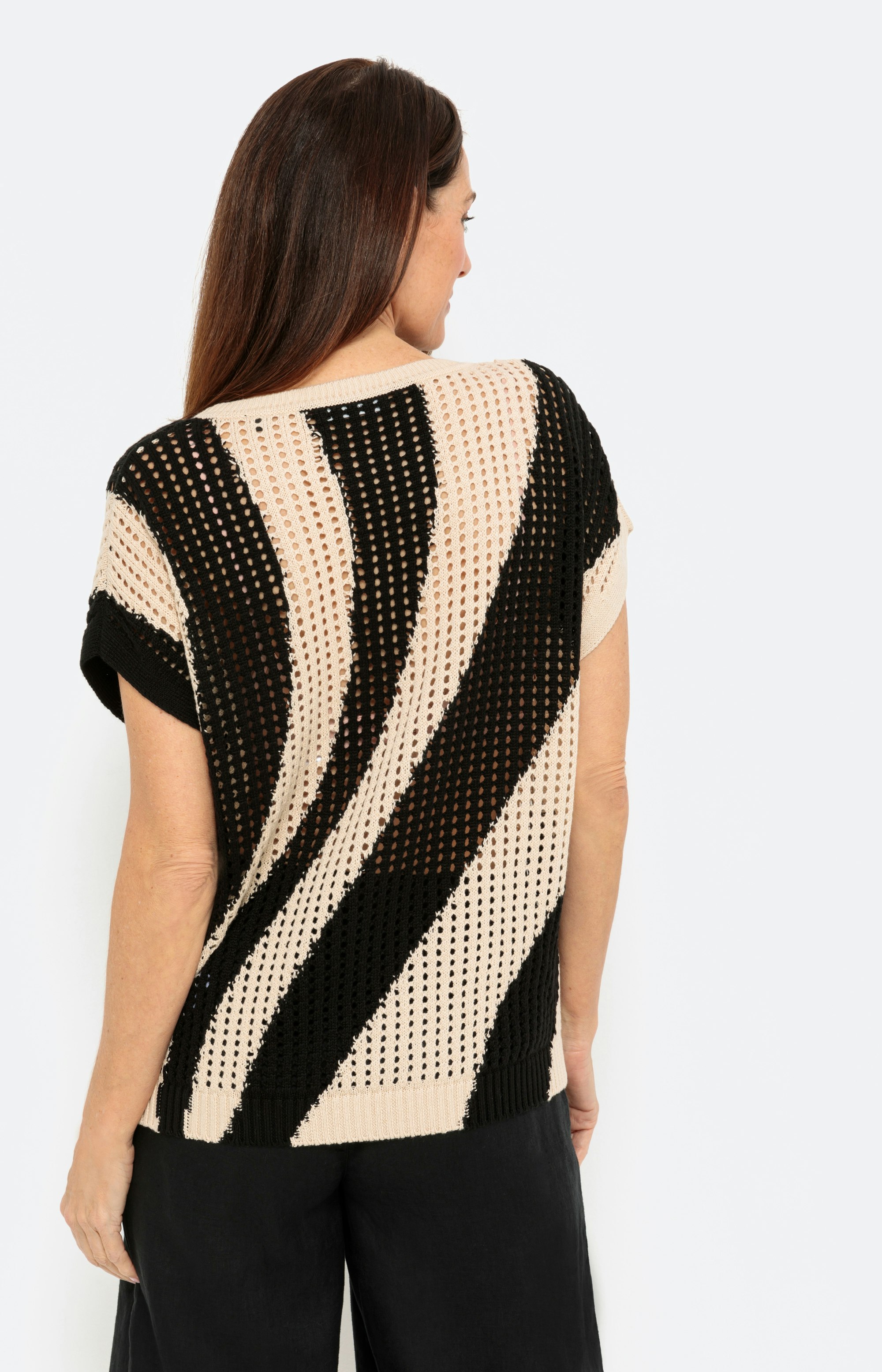 Kurzärmliger Pullover aus Ajourstrick mit Wellenmuster – Bonita