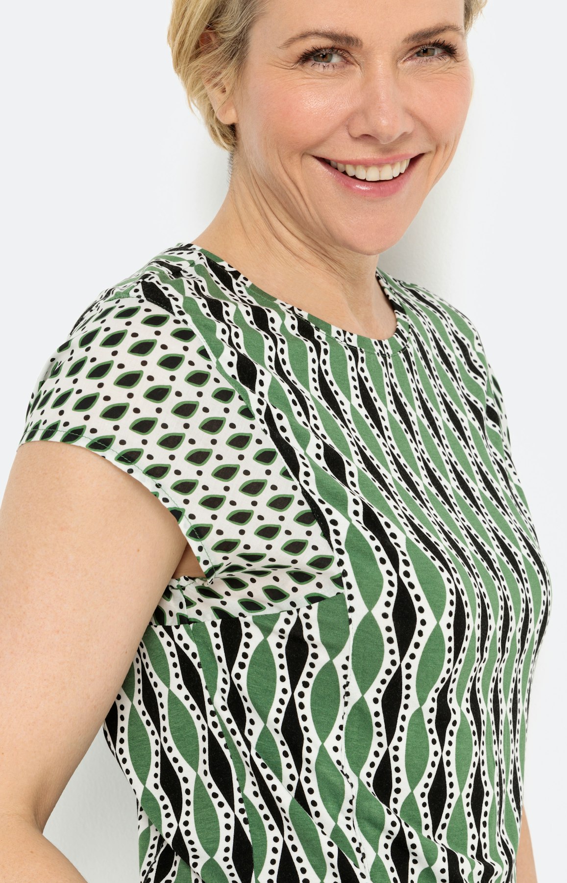 T-shirt met korte mouw in materialenmix