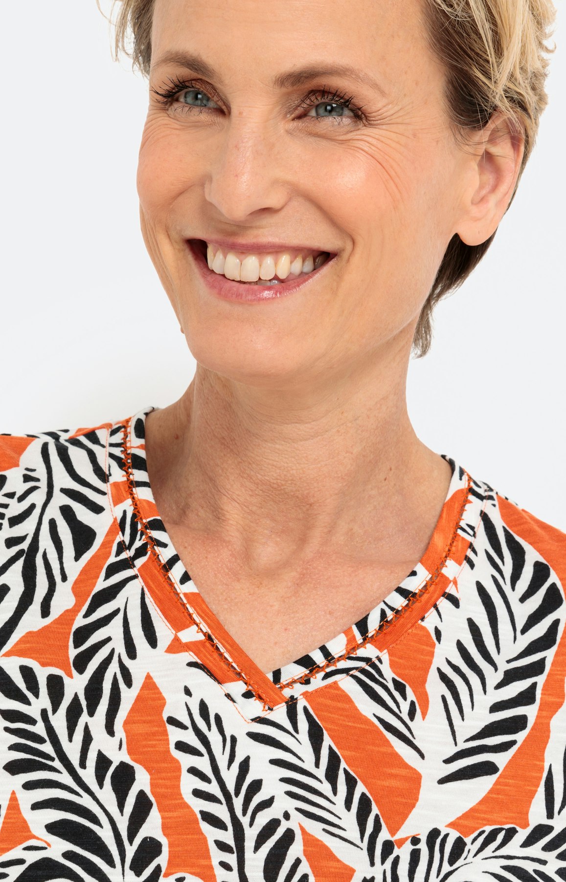 Gemustertes T-Shirt mit kurzem Ärmel