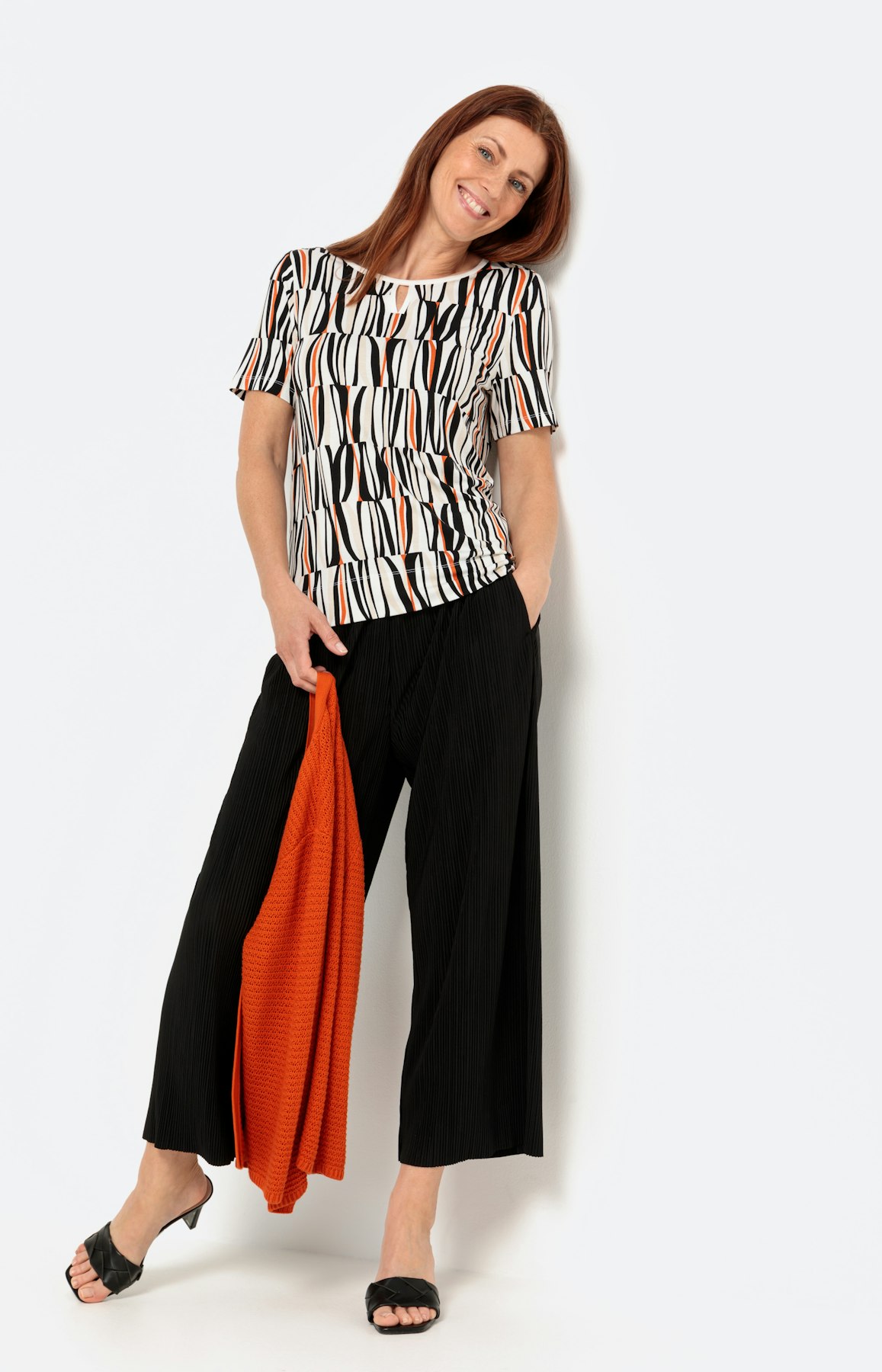 Abstrakt gestreiftes Kurzarm-Shirt