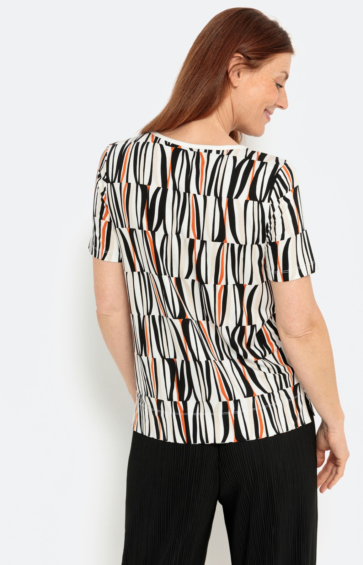 Abstrakt gestreiftes Kurzarm-Shirt