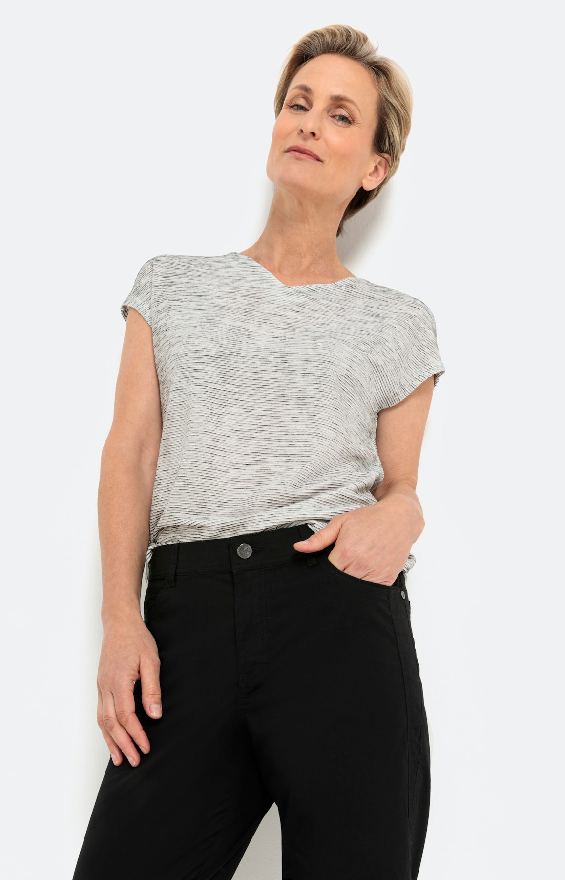 Fijn gestreept T-shirt met korte mouwen