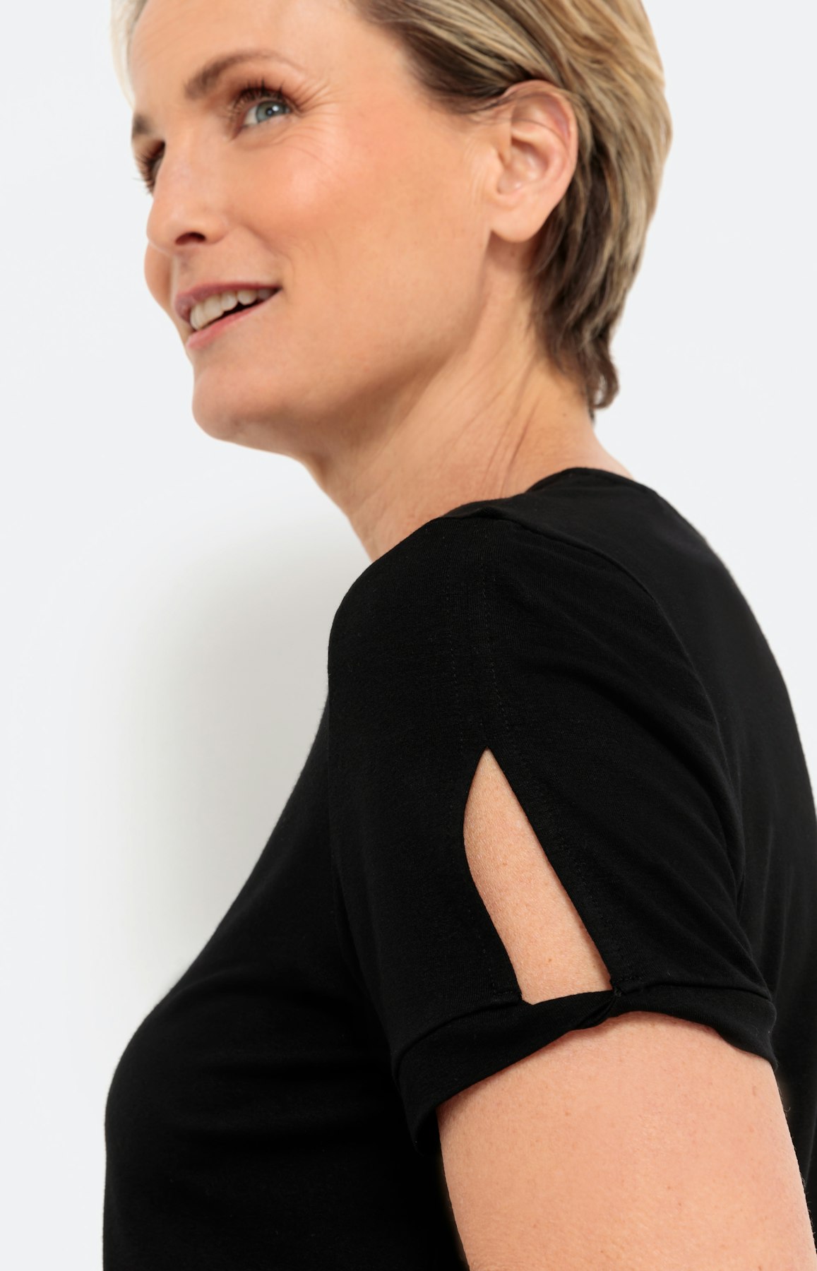 T-shirt met korte mouwen en knoopdetail