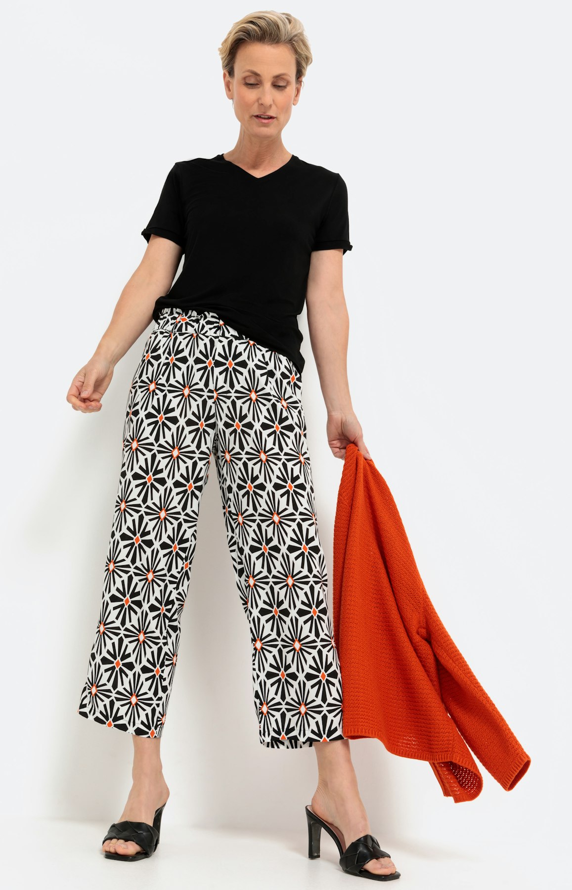 T-shirt met korte mouwen en knoopdetail