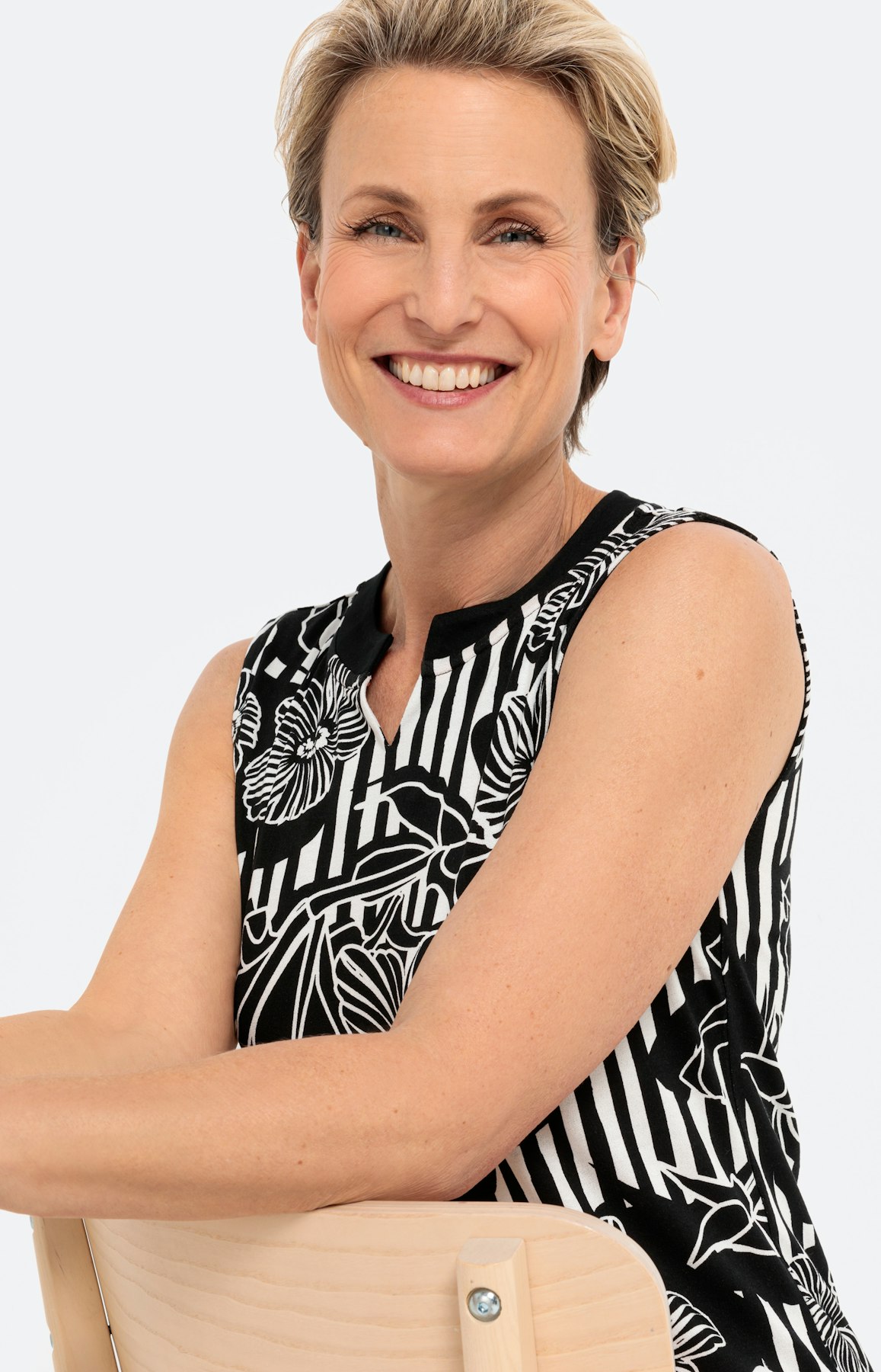 Gedessineerde top met kleine kraag