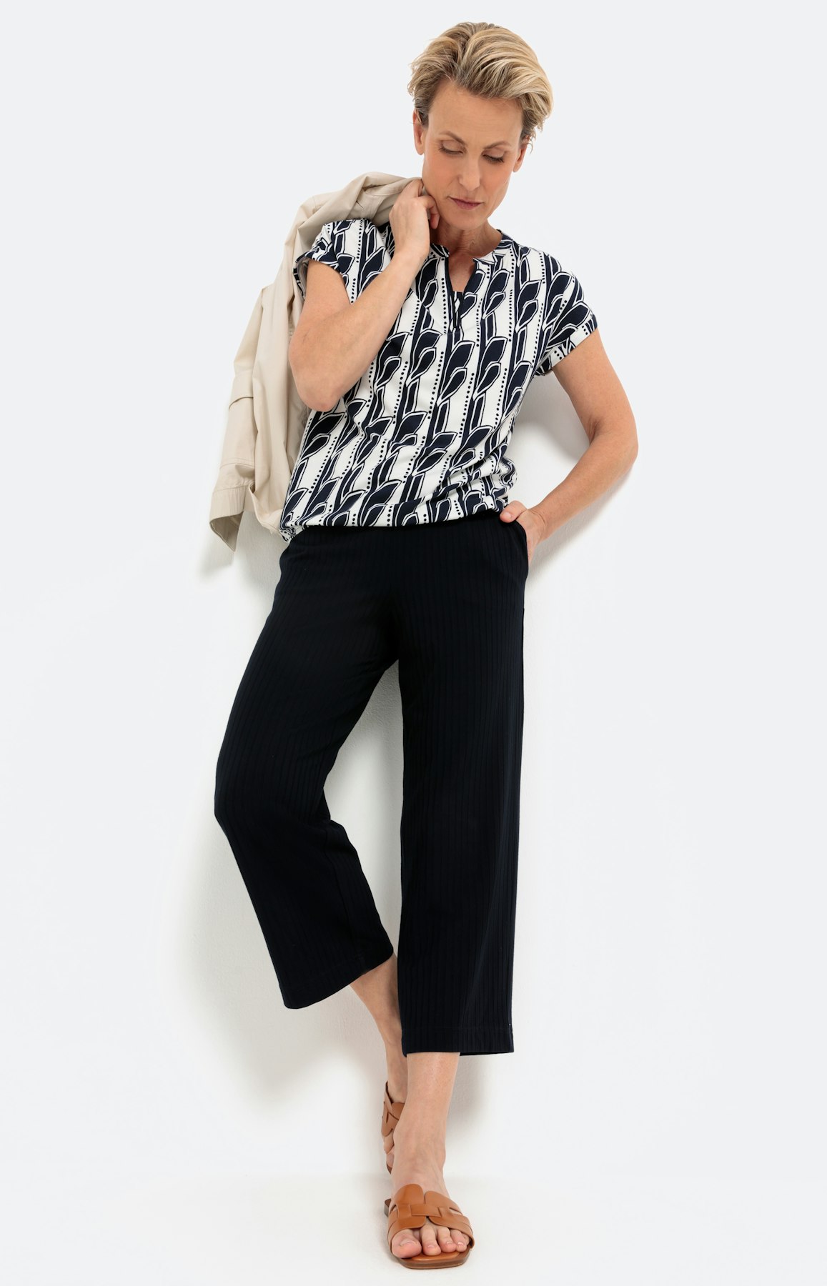 Kurzärmliges T-Shirt mit Grafikmuster