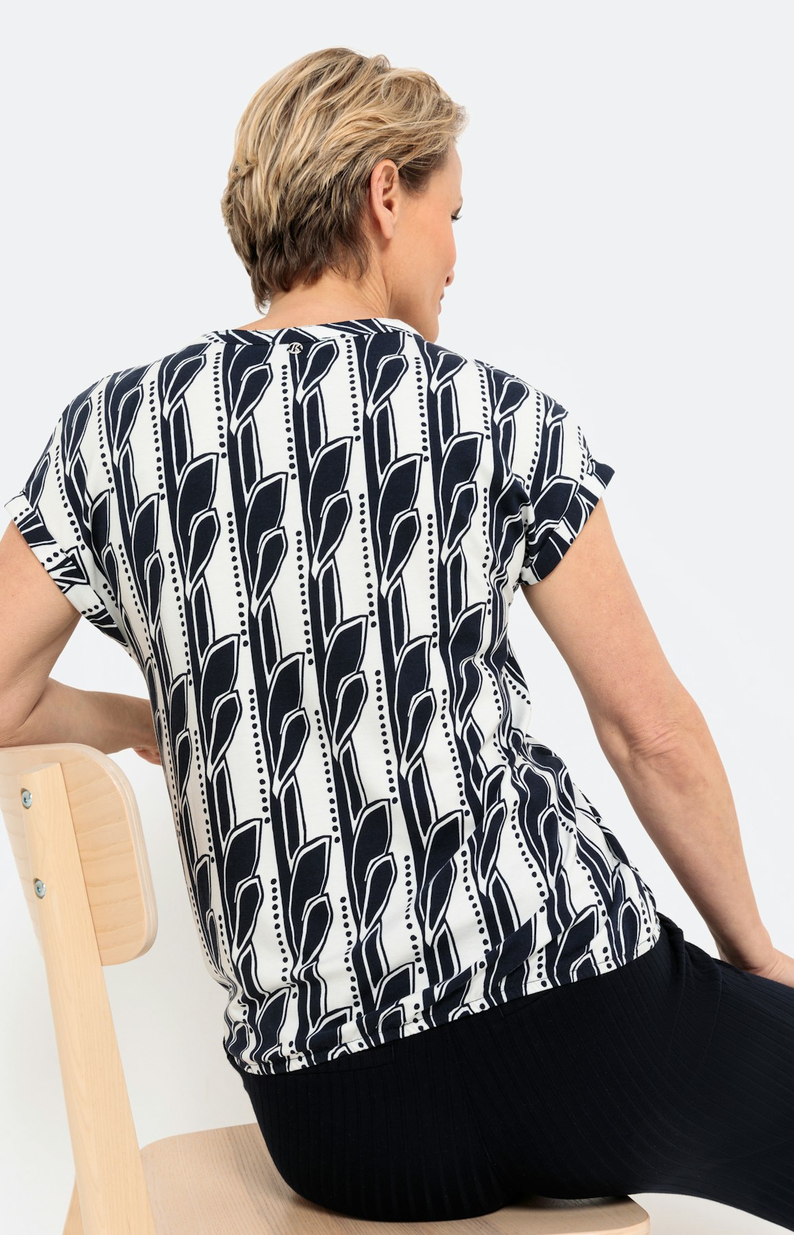 Kurzärmliges T-Shirt mit Grafikmuster