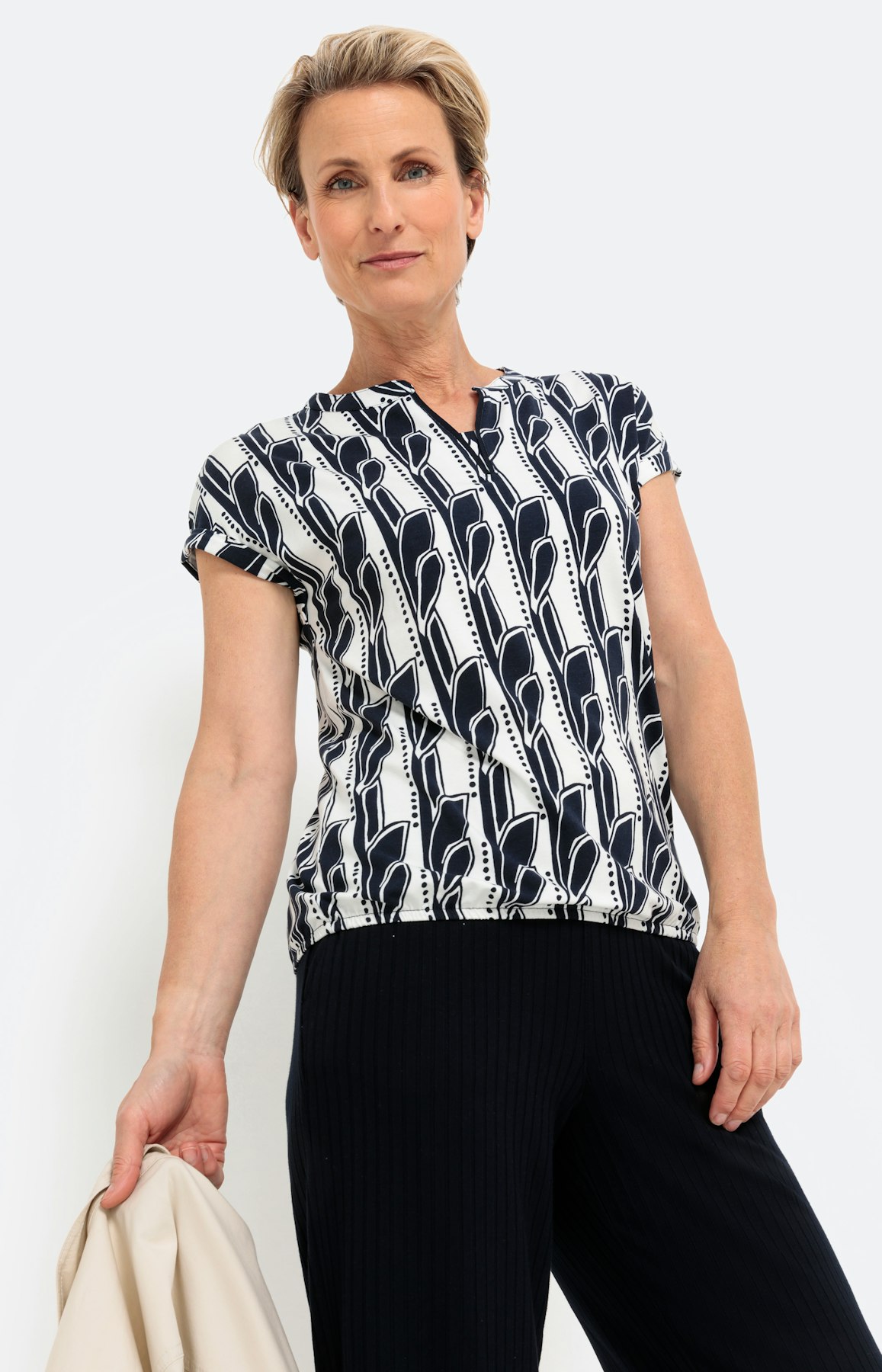 Kurzärmliges T-Shirt mit Grafikmuster