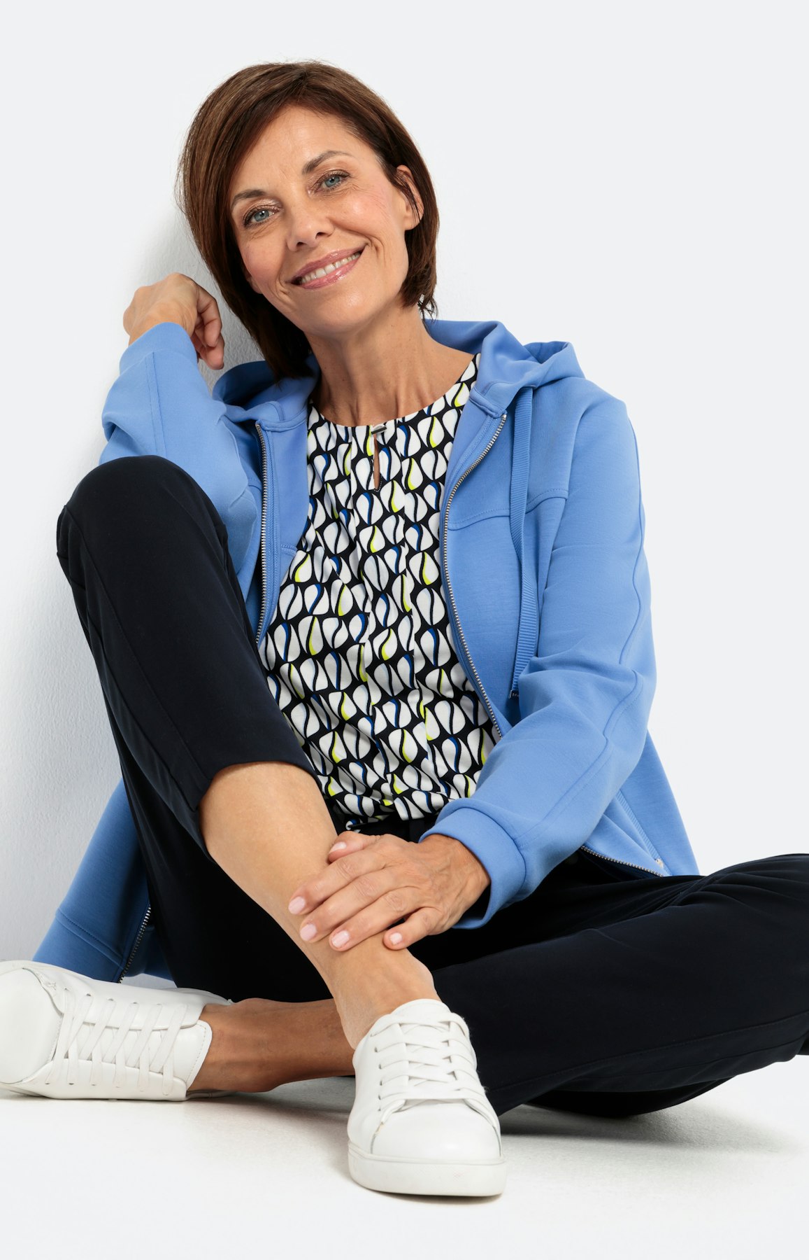 Sweatjacke mit Kapuze und langem Arm