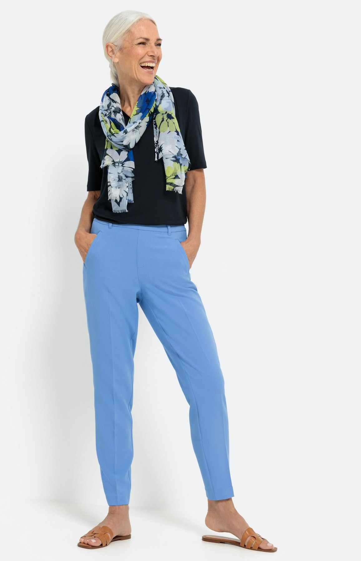 Zigarettenhose mit Bügelfalten