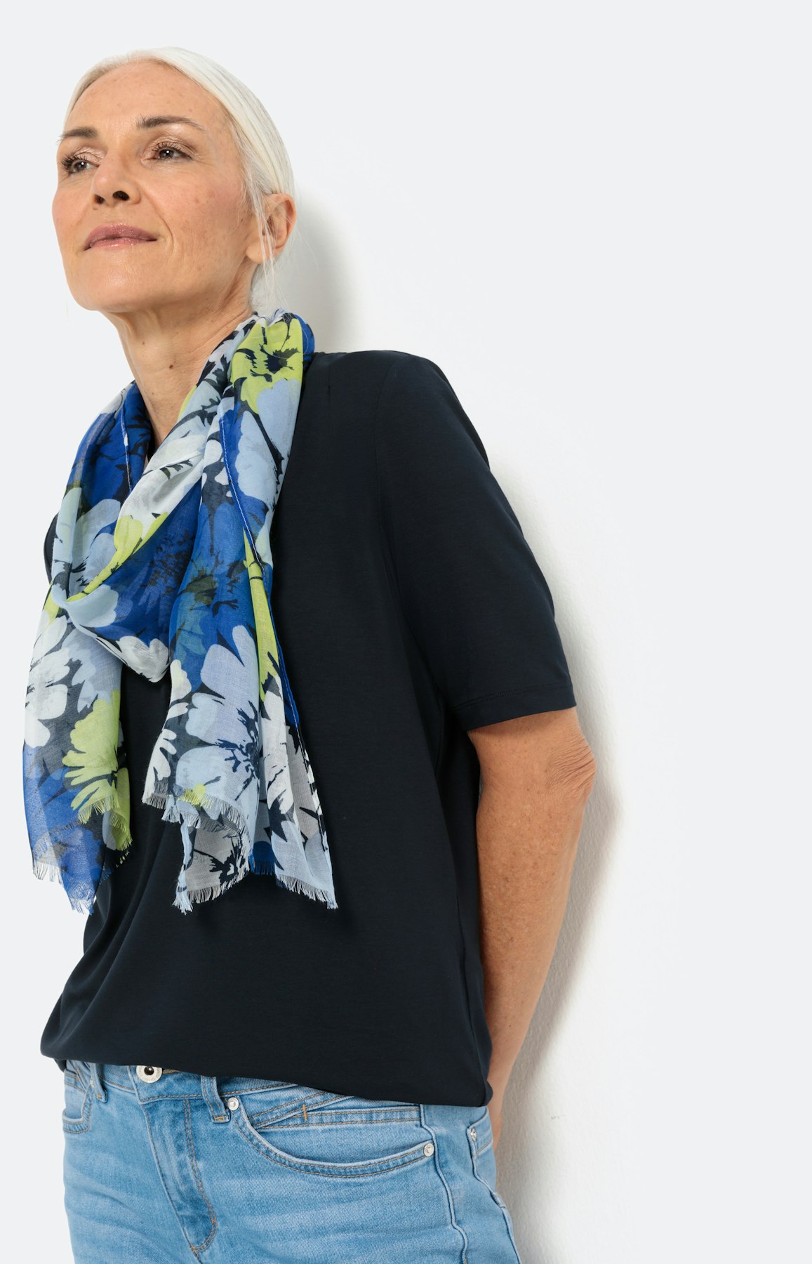 Kurzärmliges T-Shirt mit V-Ausschnitt