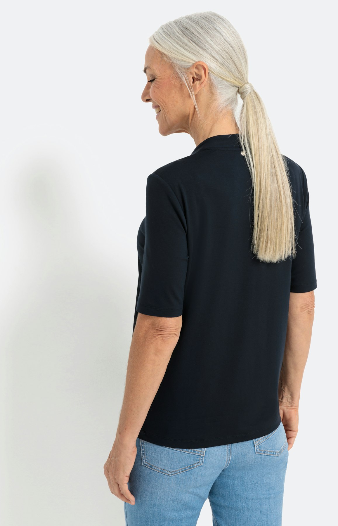 Kurzärmliges T-Shirt mit V-Ausschnitt