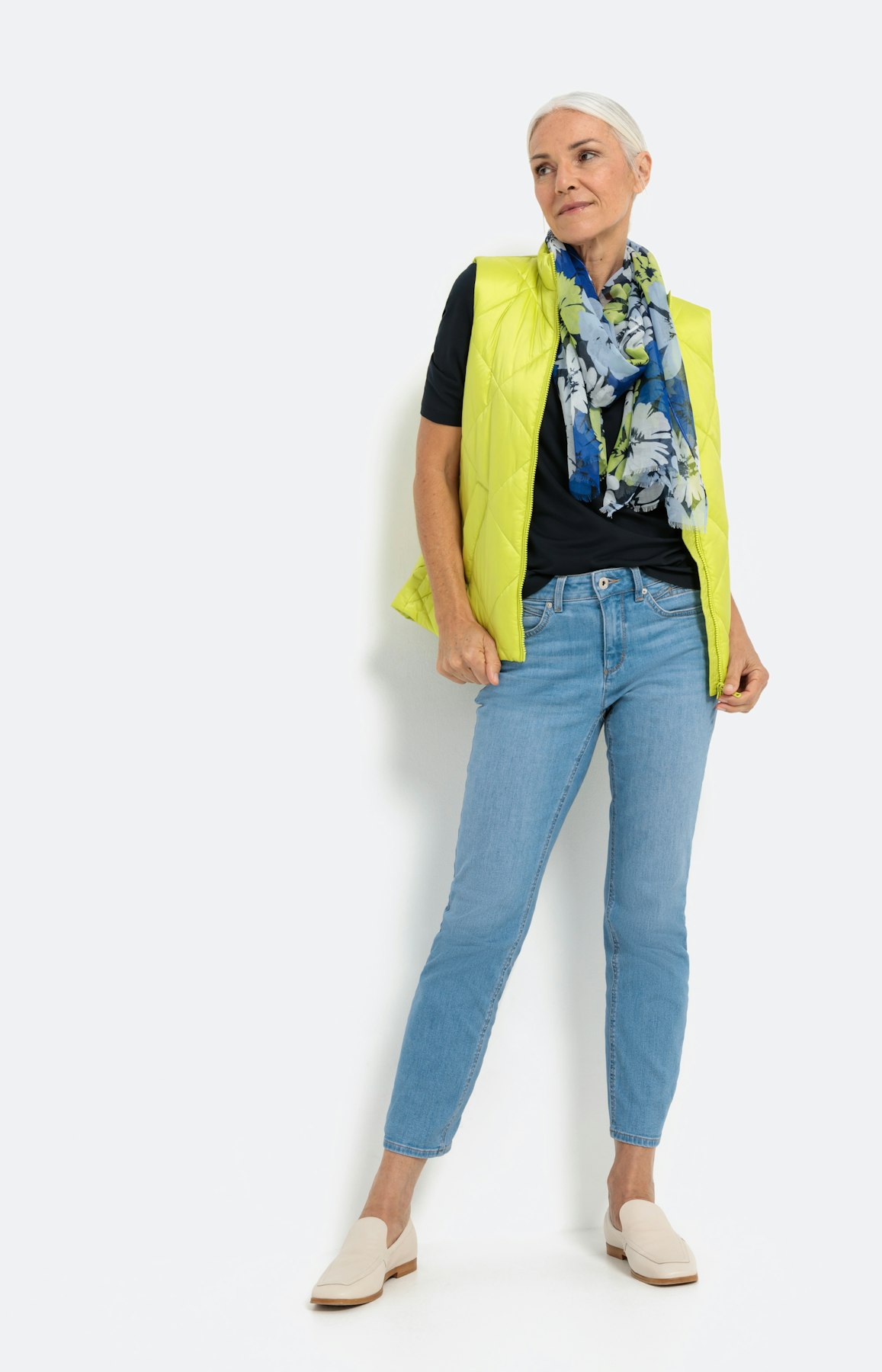 Kurzärmliges T-Shirt mit V-Ausschnitt