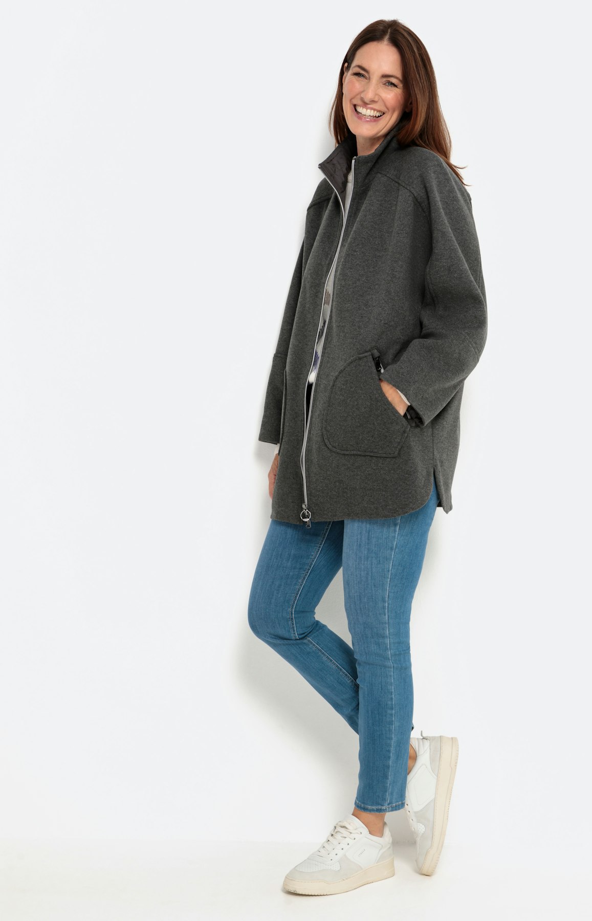 Legerer Poncho mit Stehkragen