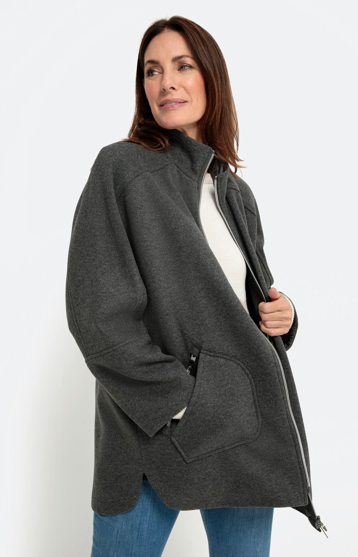 Legerer Poncho mit Stehkragen