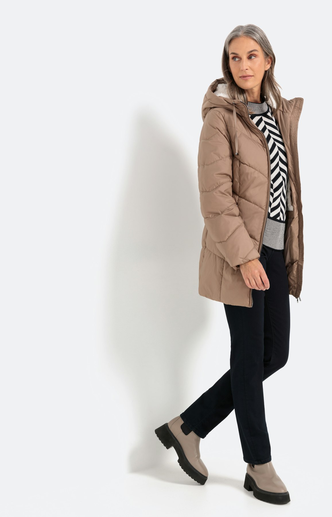 Hüftlange Steppjacke mit Kapuze