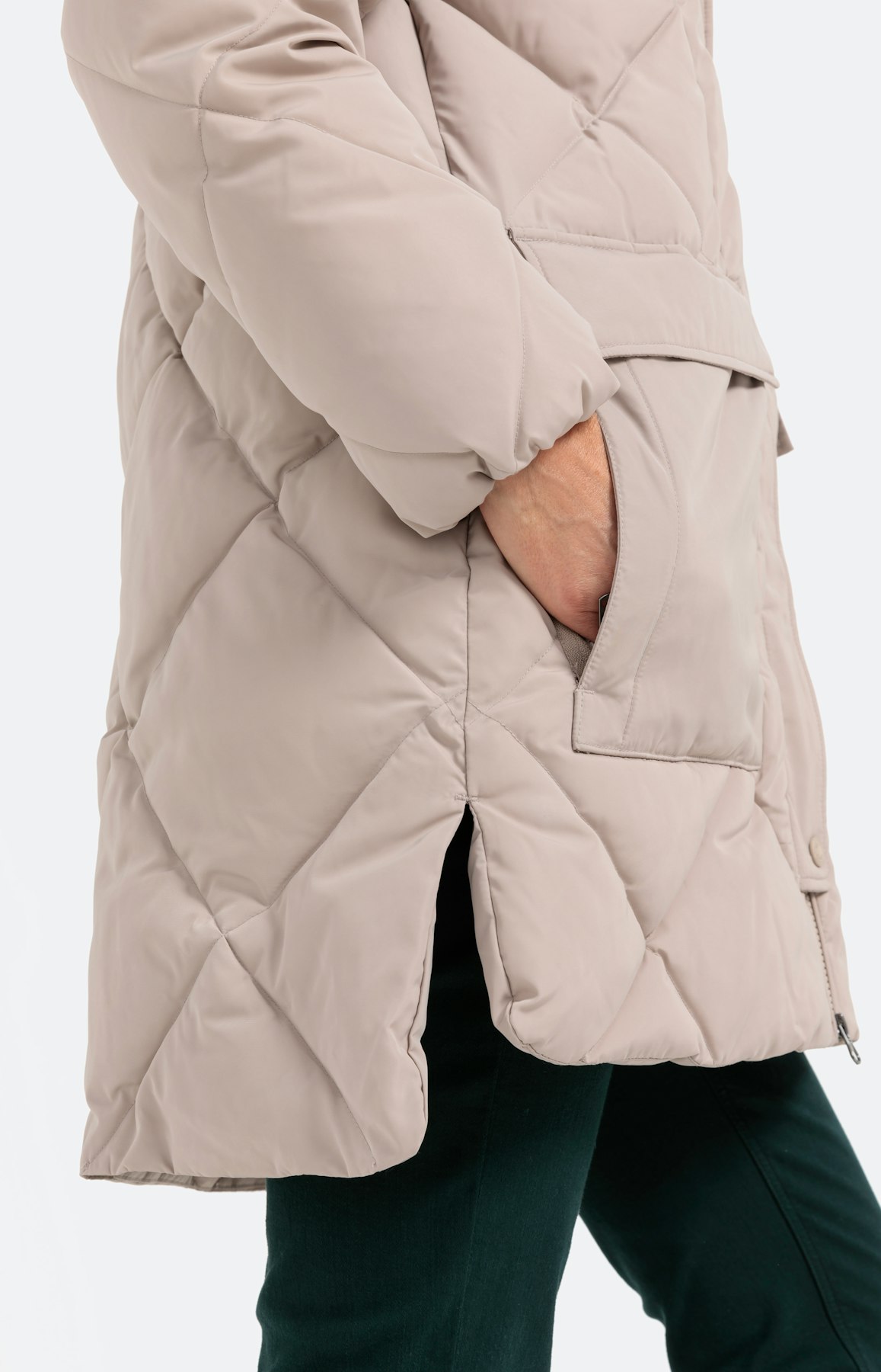 Doorgestikte mantel in materialenmix