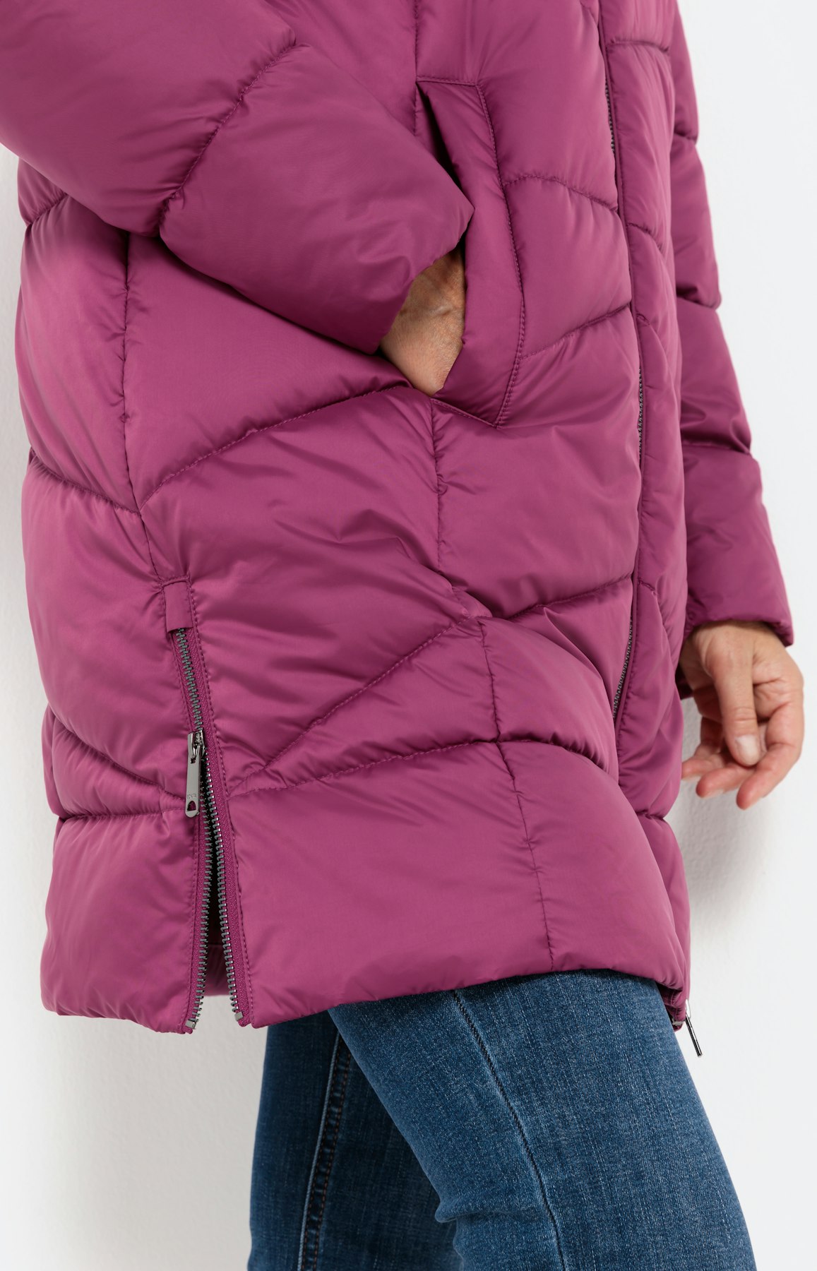 Doorgestikte mantel met ritsen opzij