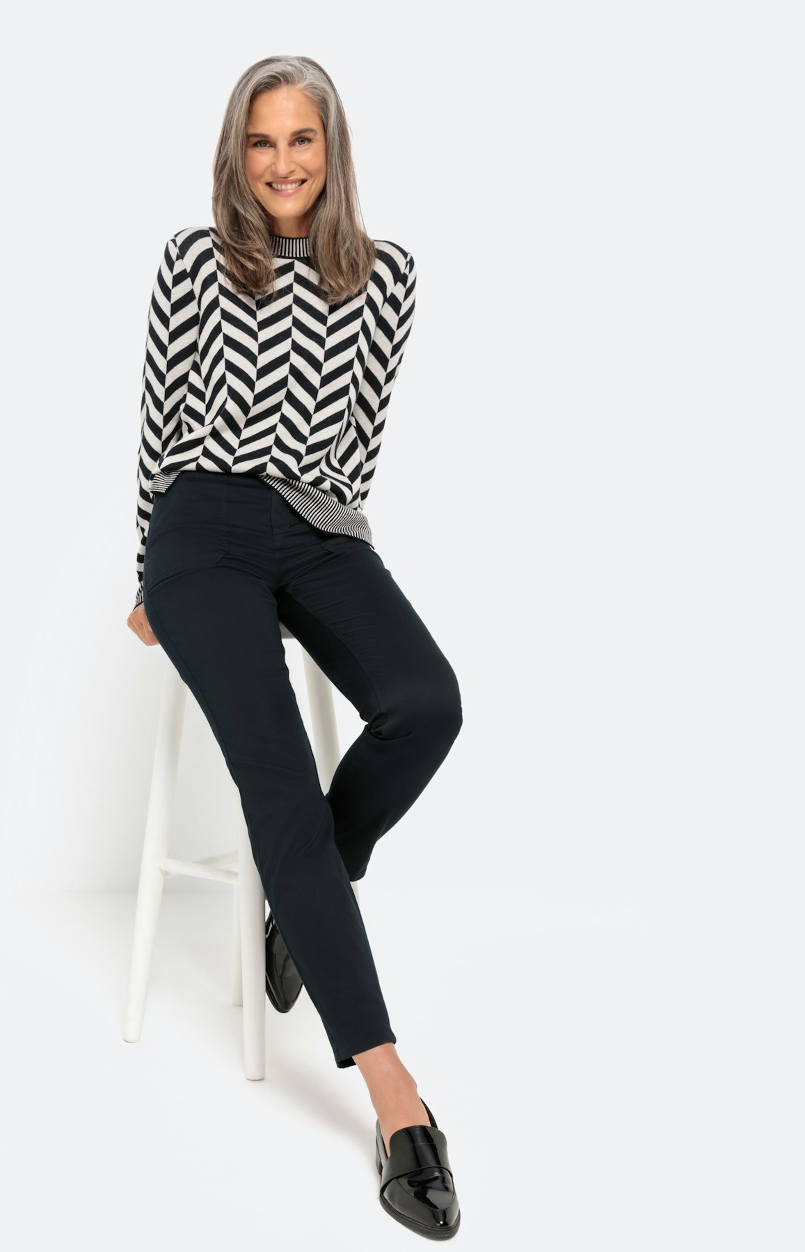 Schmale Hose mit elastischem Bund