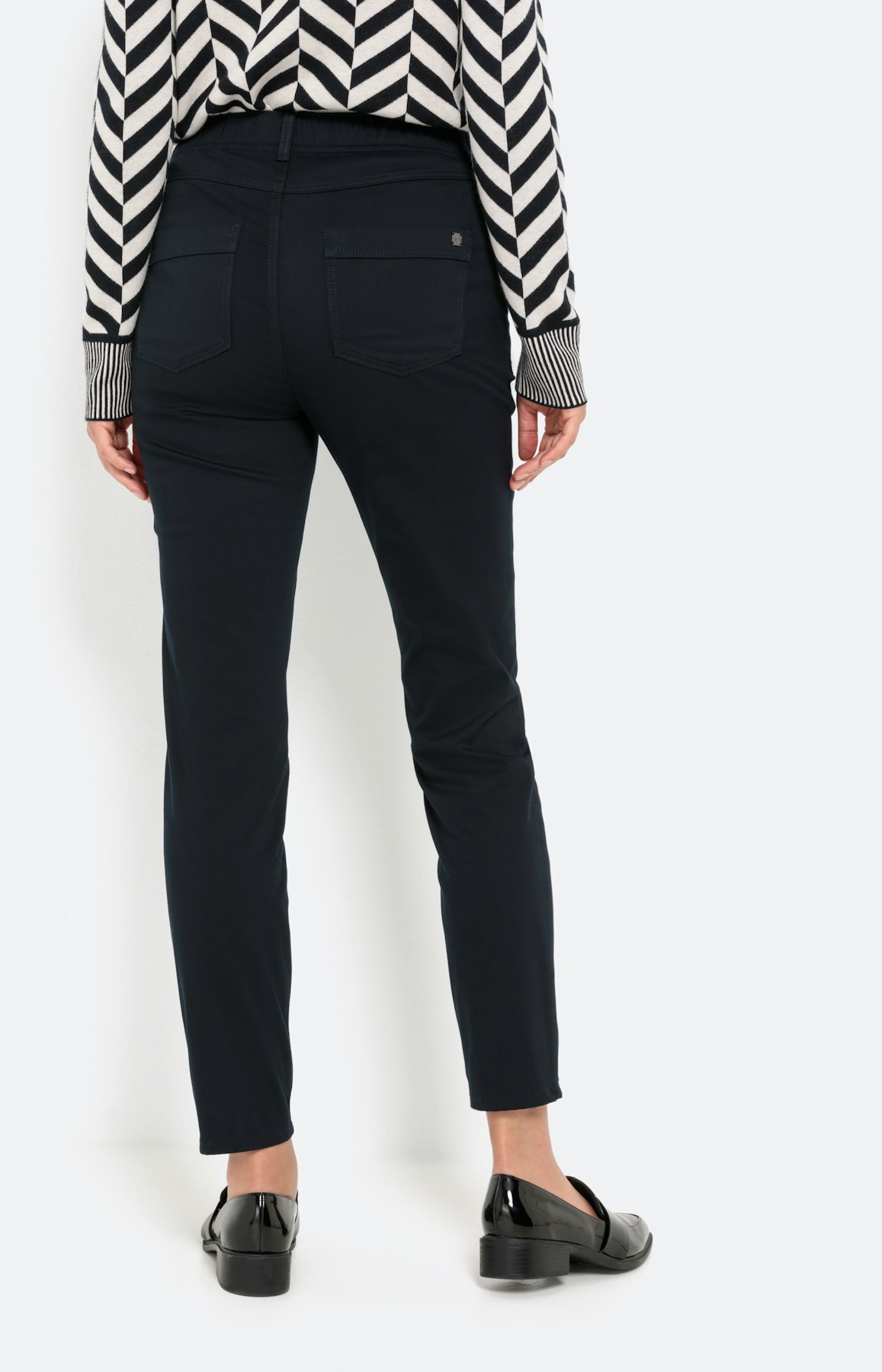 Schmale Hose mit elastischem Bund