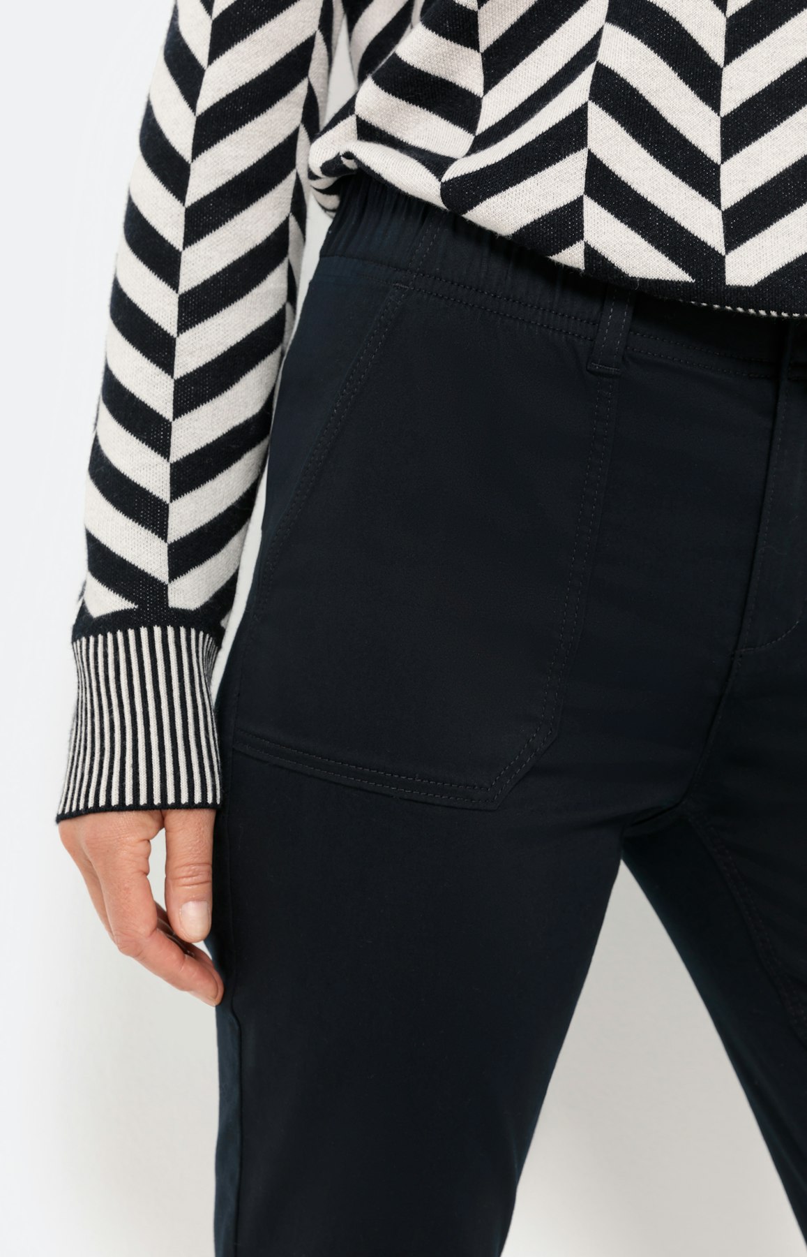 Schmale Hose mit elastischem Bund