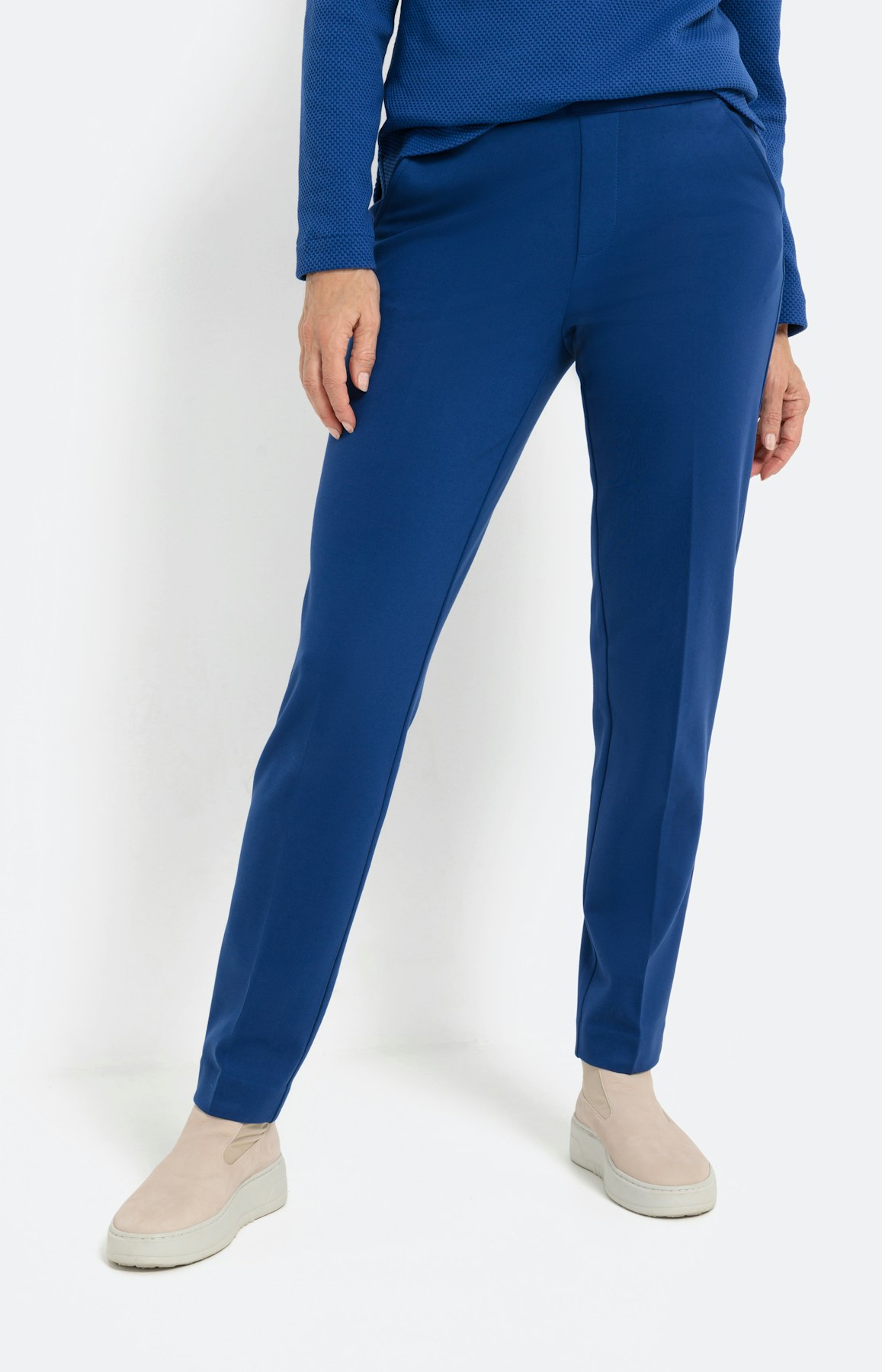 Zigarettenhose mit glänzendem Gummibund