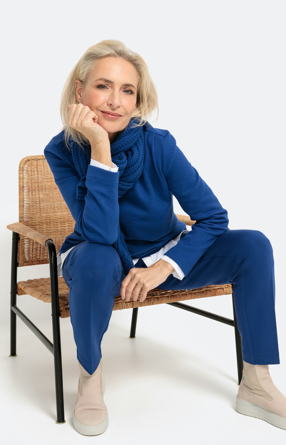 Zigarettenhose mit glänzendem Gummibund