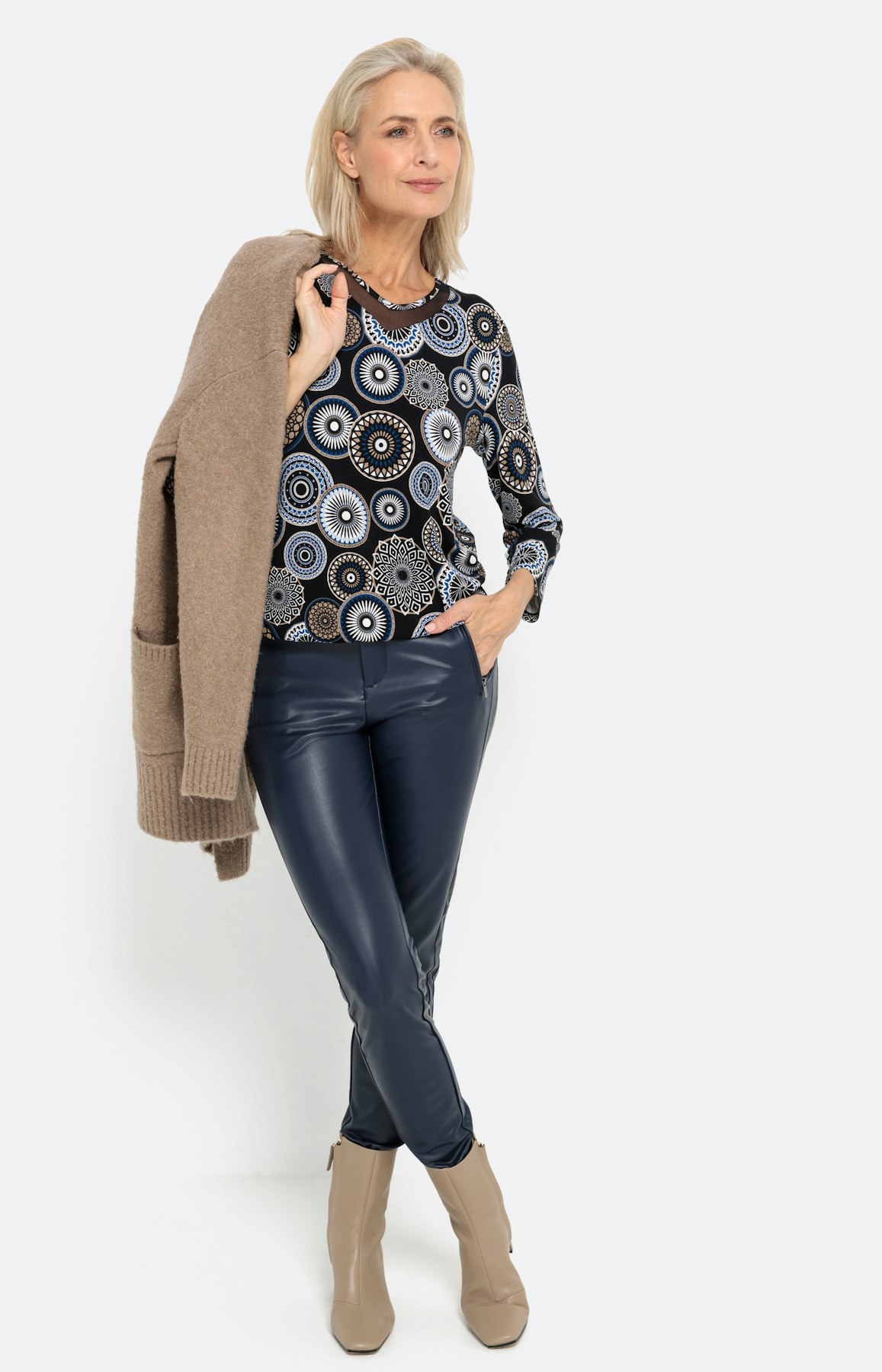 Schmale Hose mit Stretchbund