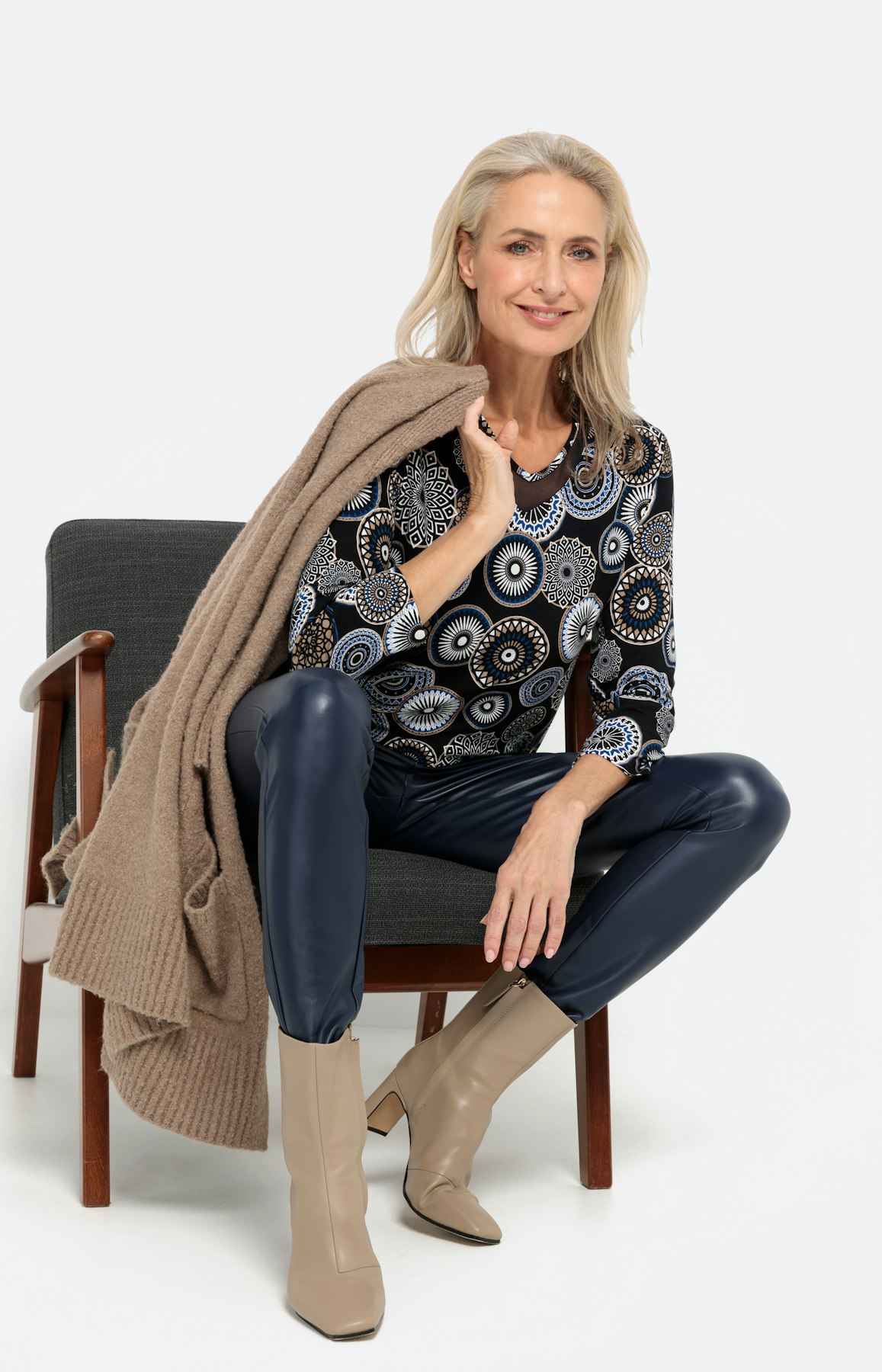 Schmale Hose mit Stretchbund