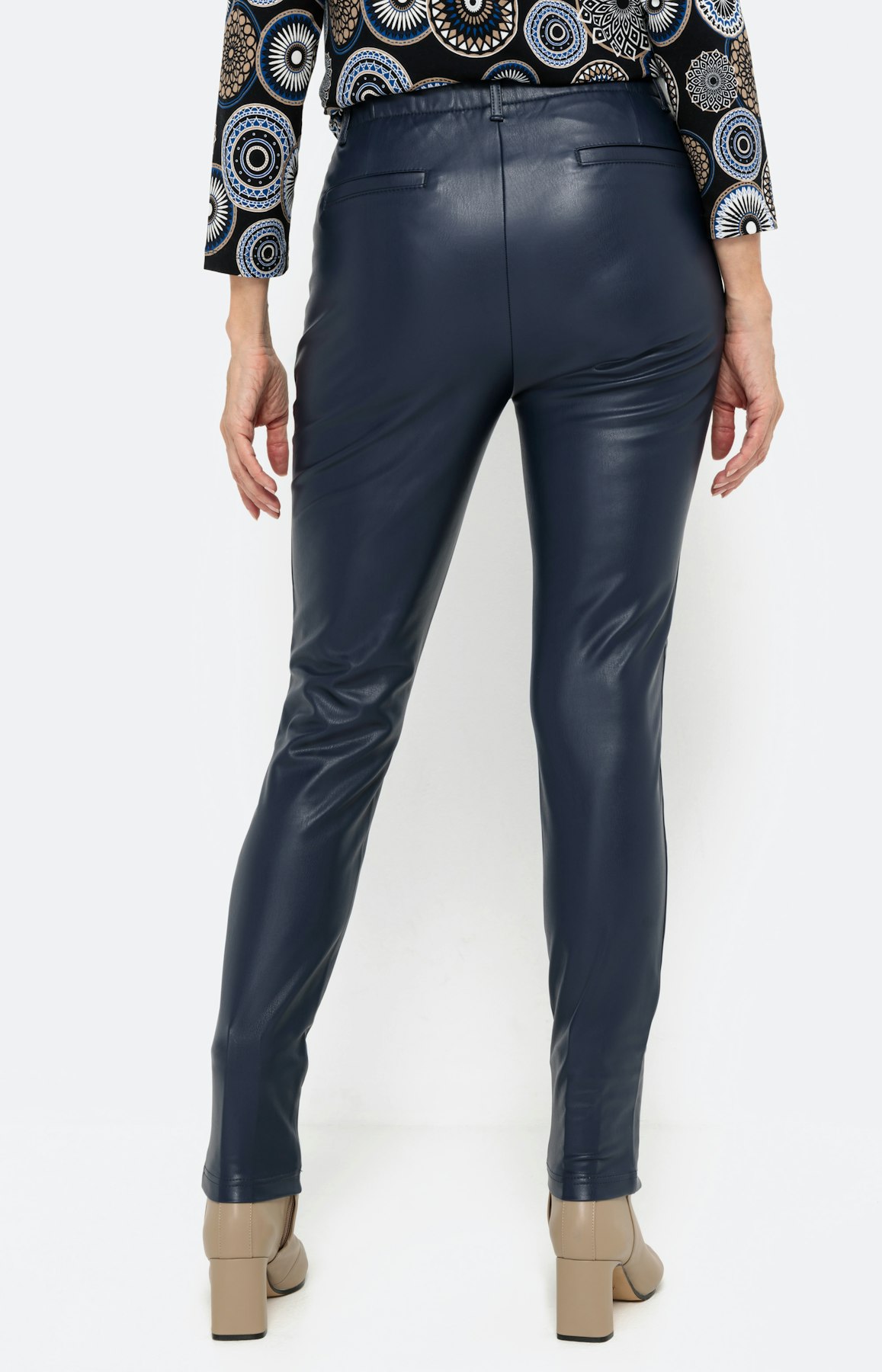 Schmale Hose mit Stretchbund