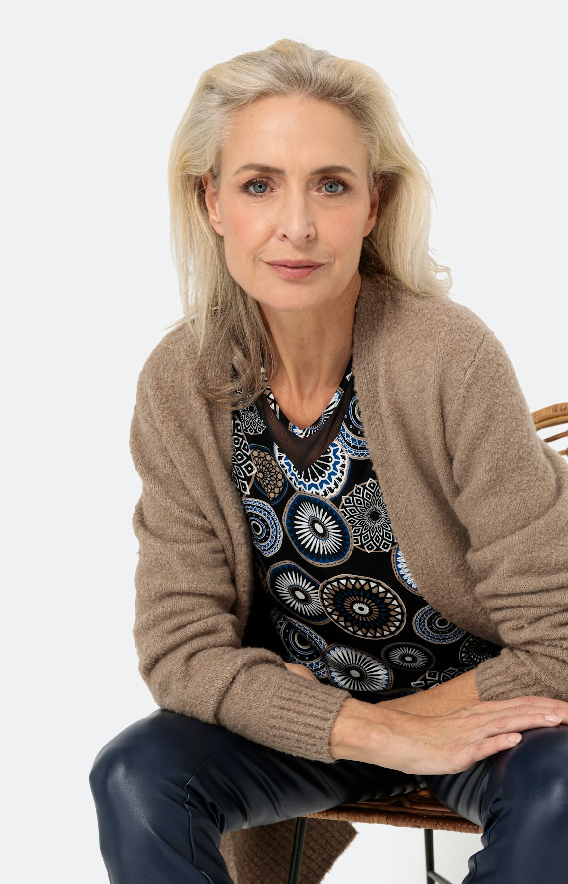 Shirt met een meshinzet bij de V-hals