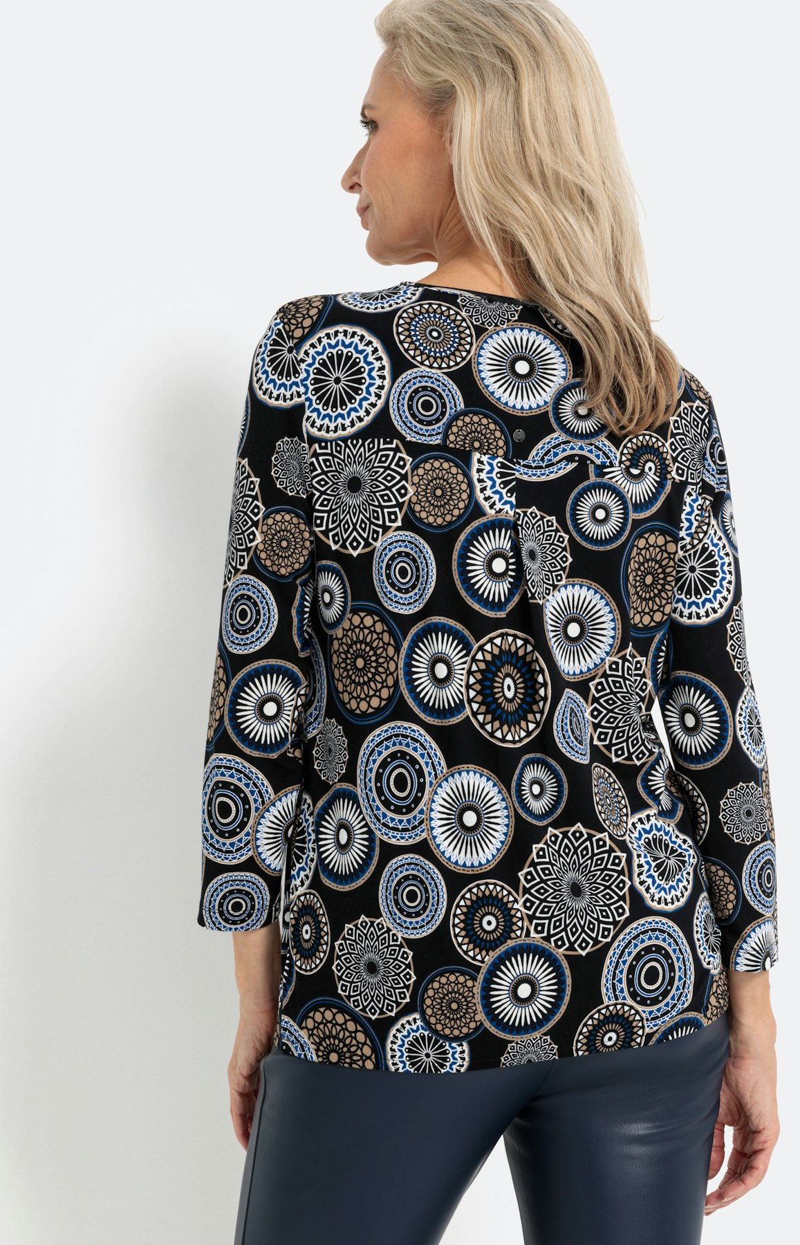 Shirt met een meshinzet bij de V-hals