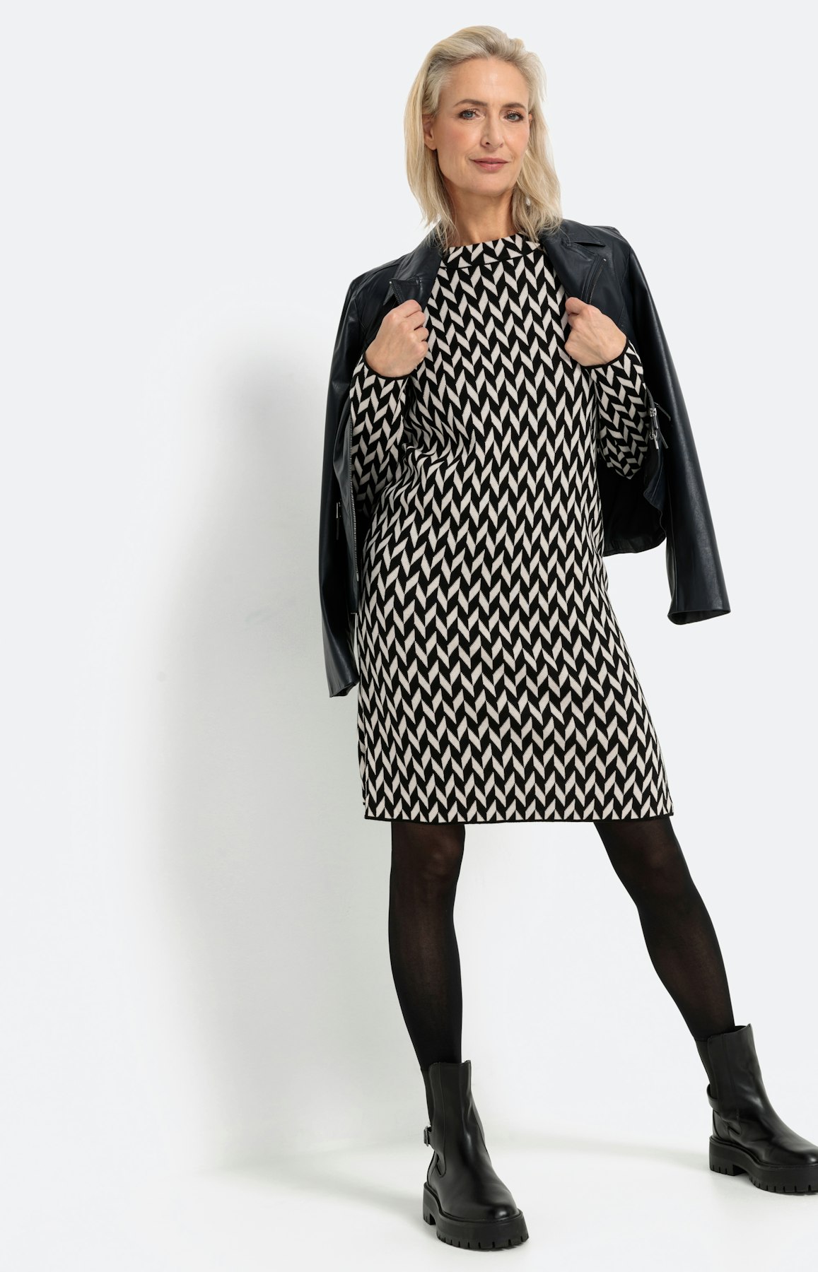 Geradliniges Kleid im Jacquard-Design