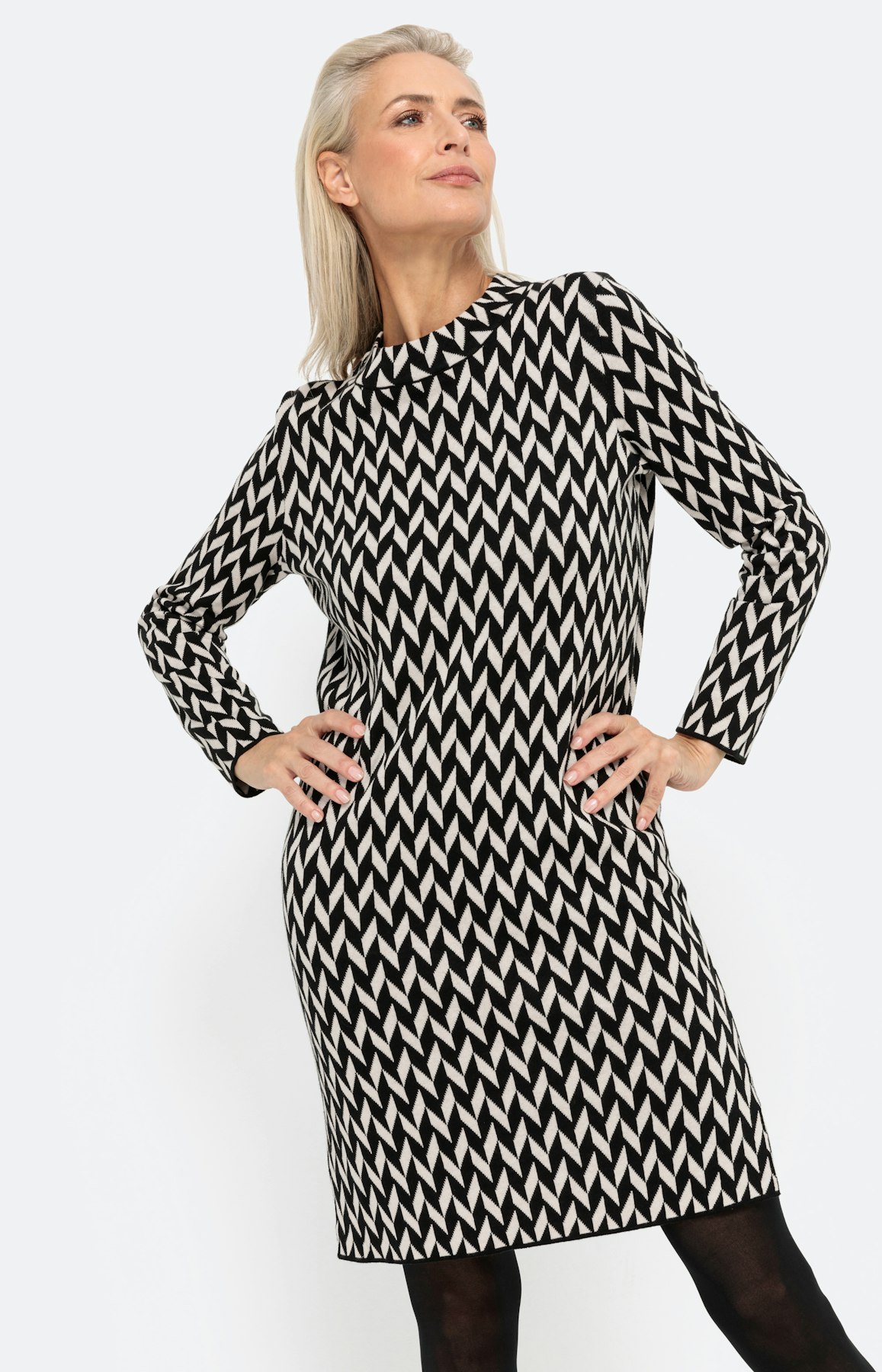 Geradliniges Kleid im Jacquard-Design