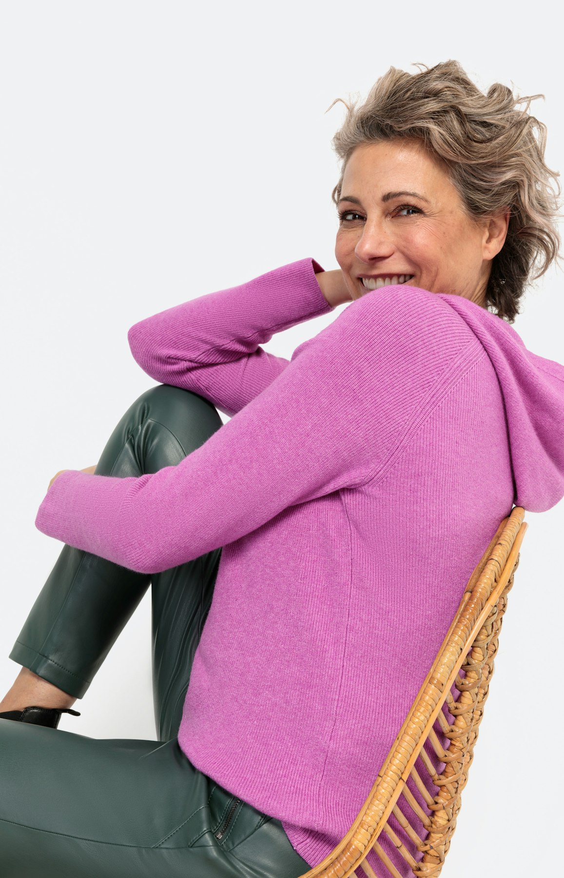 Trui met capuchon en raglanmouwen