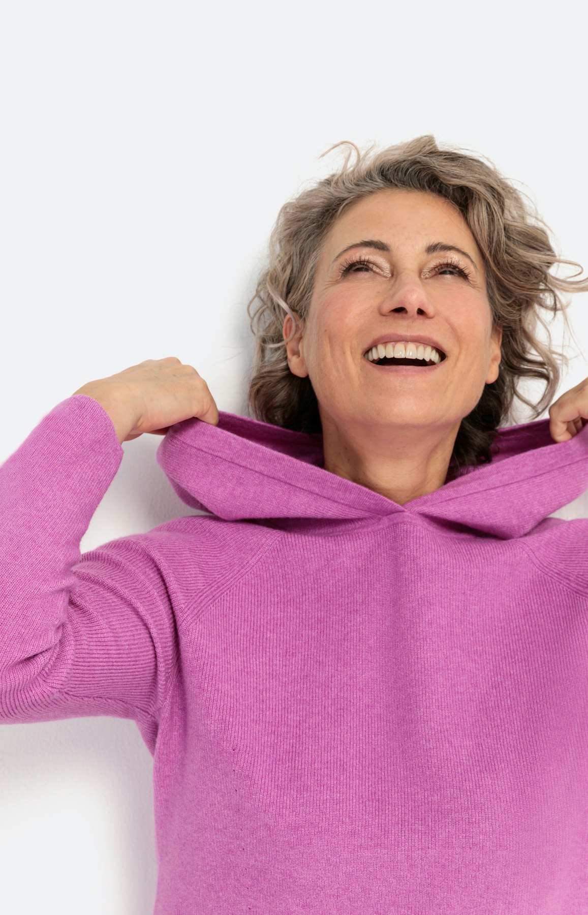 Trui met capuchon en raglanmouwen