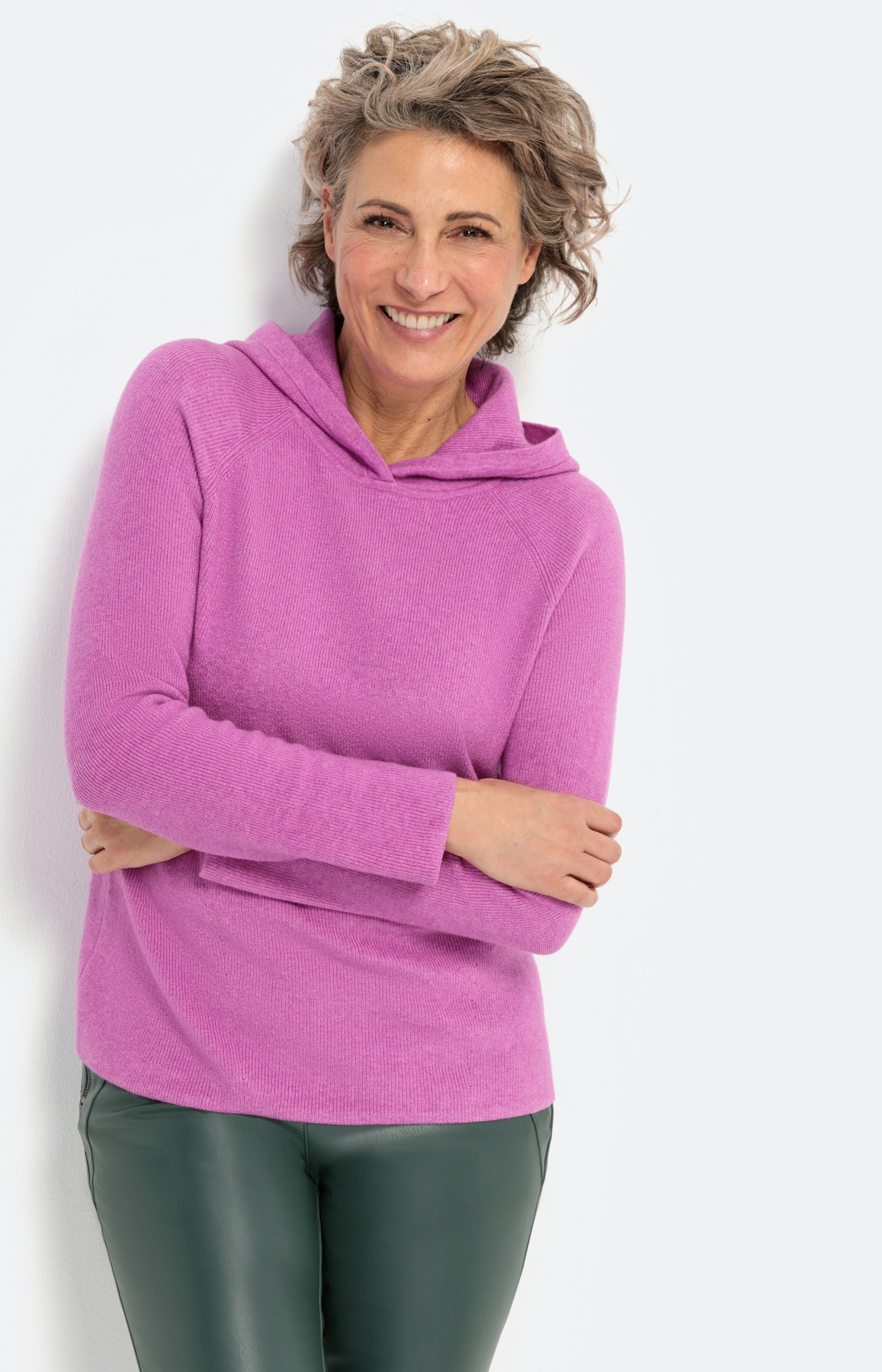 Trui met capuchon en raglanmouwen