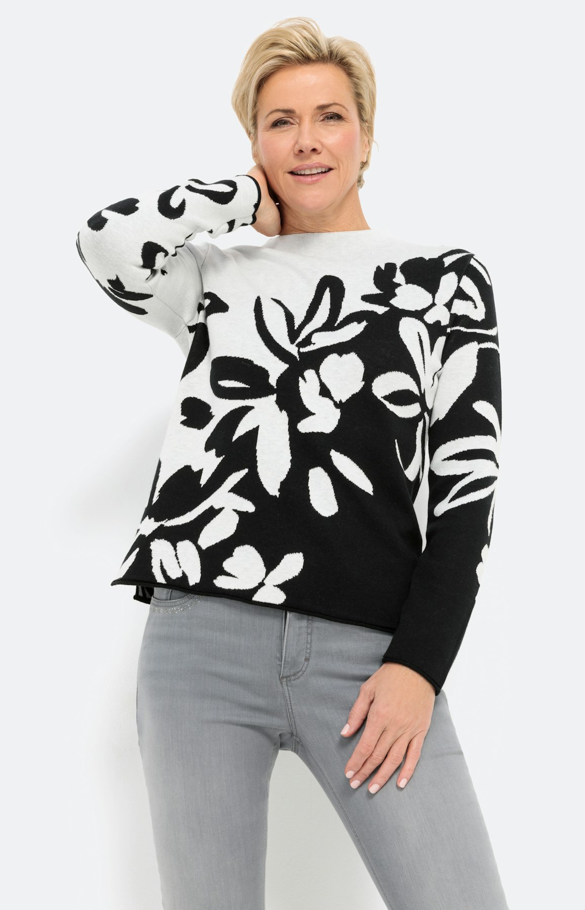 Pullover im zweifarbigen Blumen-Design