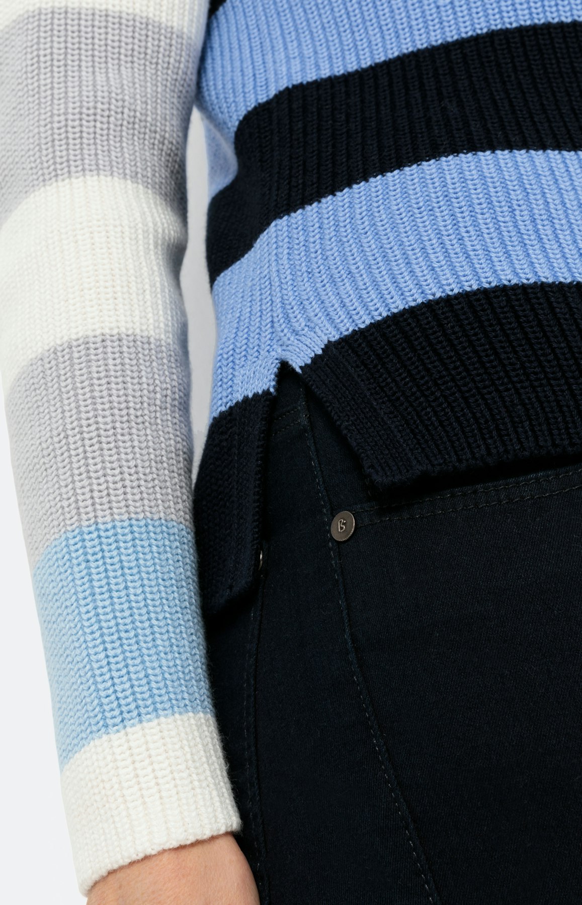 Feiner Pullover im Colorblock-Design