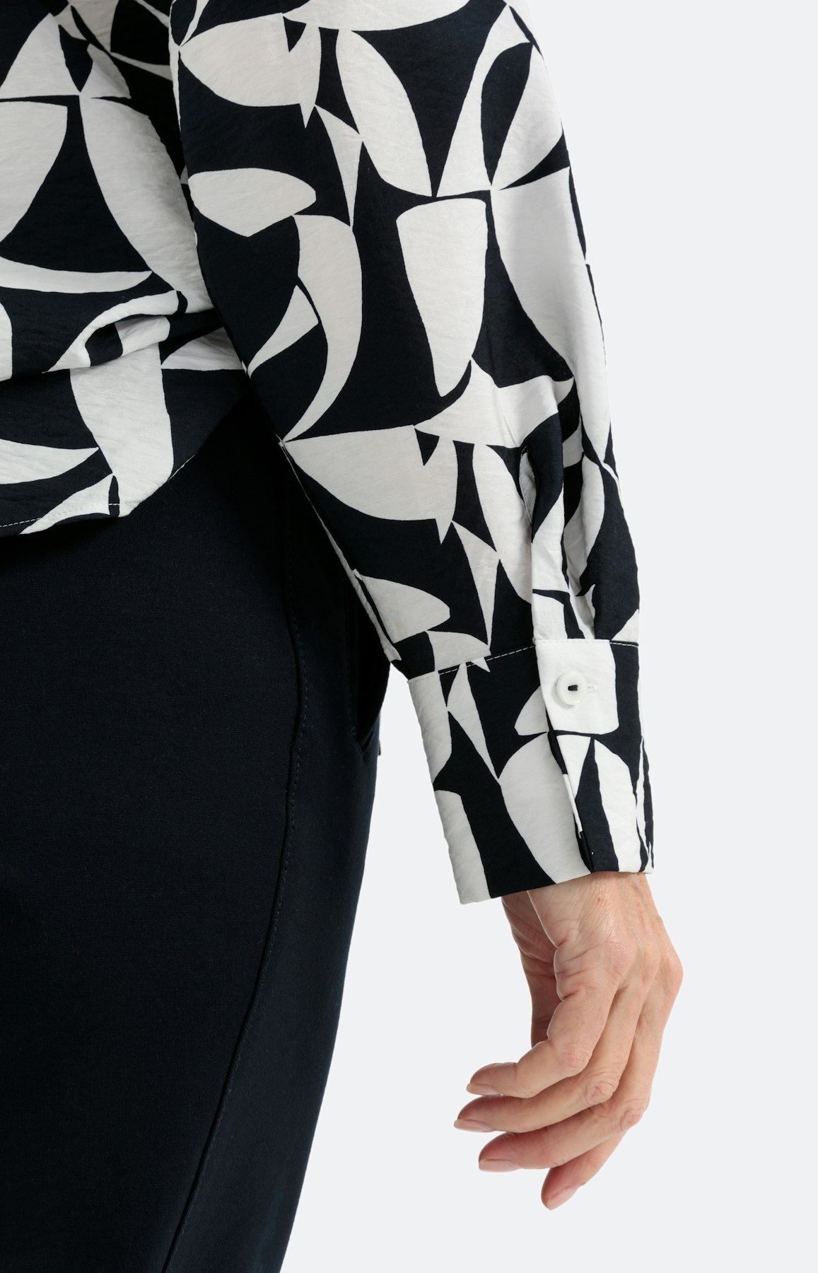 Blouse in all-overdesign, navy wit