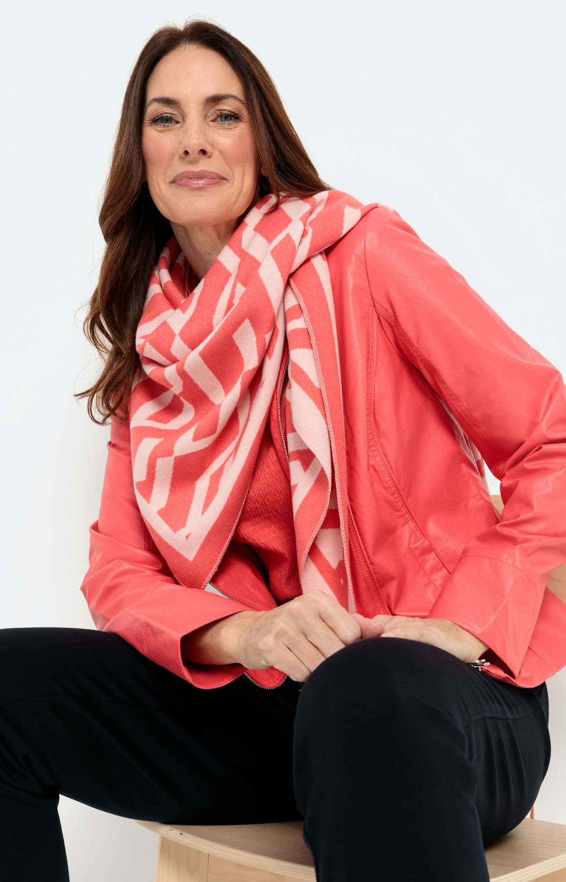 Schal im modernen Jacquard-Look