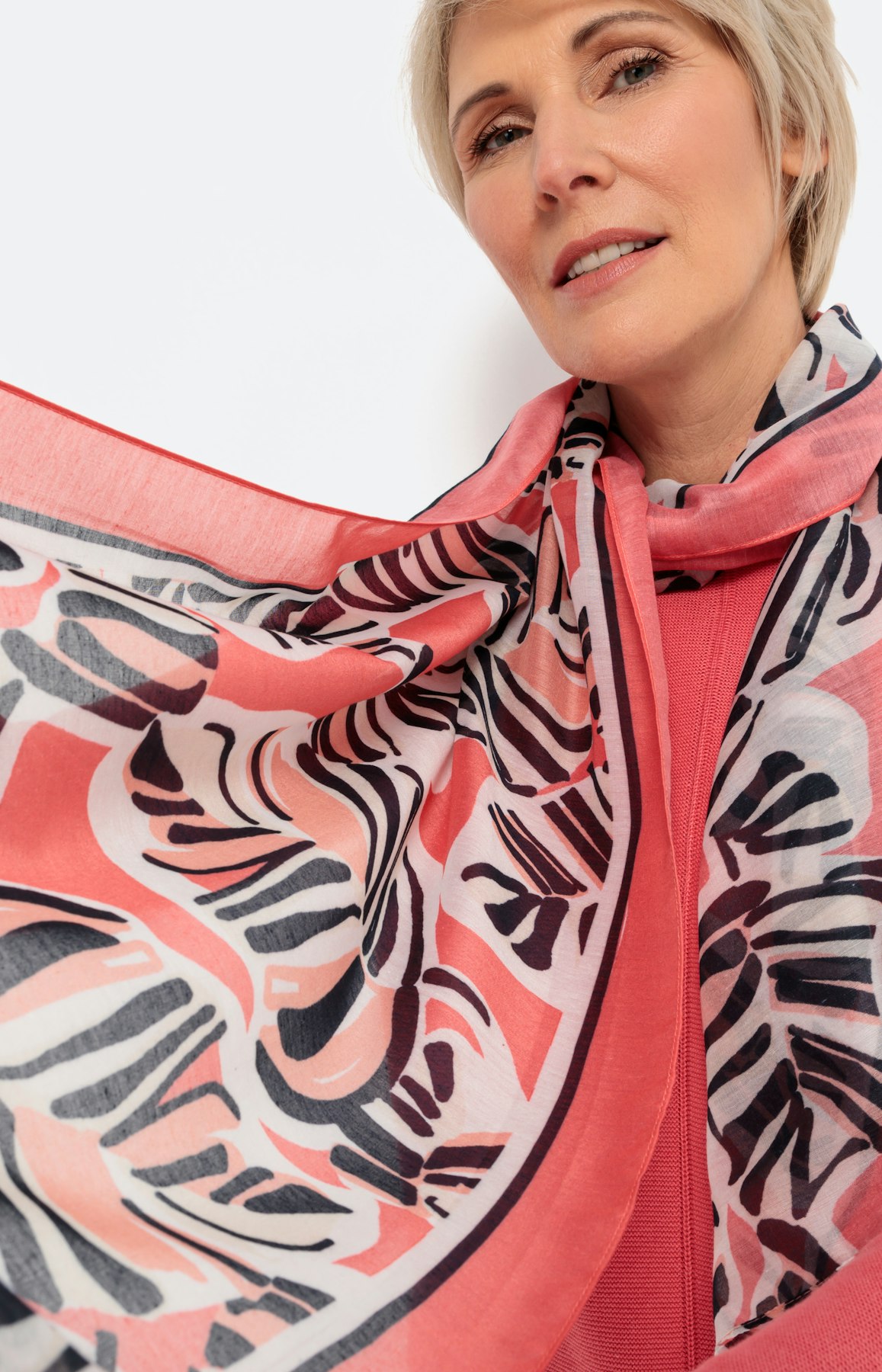 Sjaal in modern all-over design