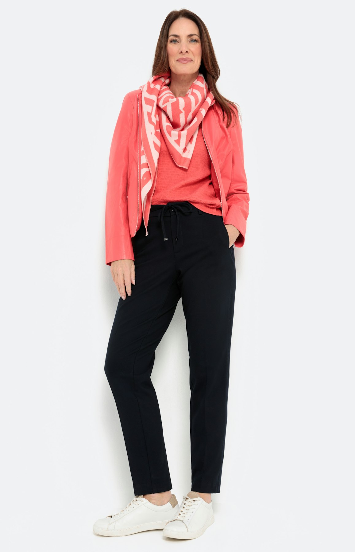 Bikerjas in lederen optiek, coral