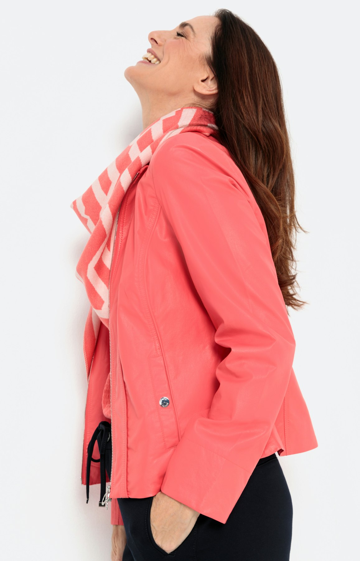 Bikerjas in lederen optiek, coral