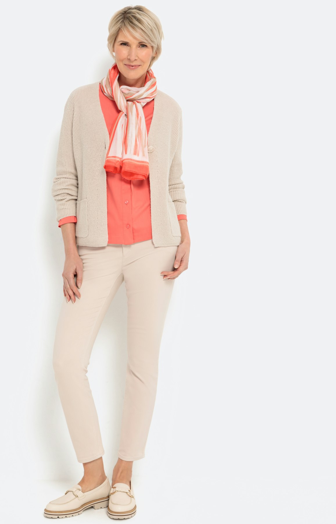 Strickjacke mit V-Ausschnitt und Taschen